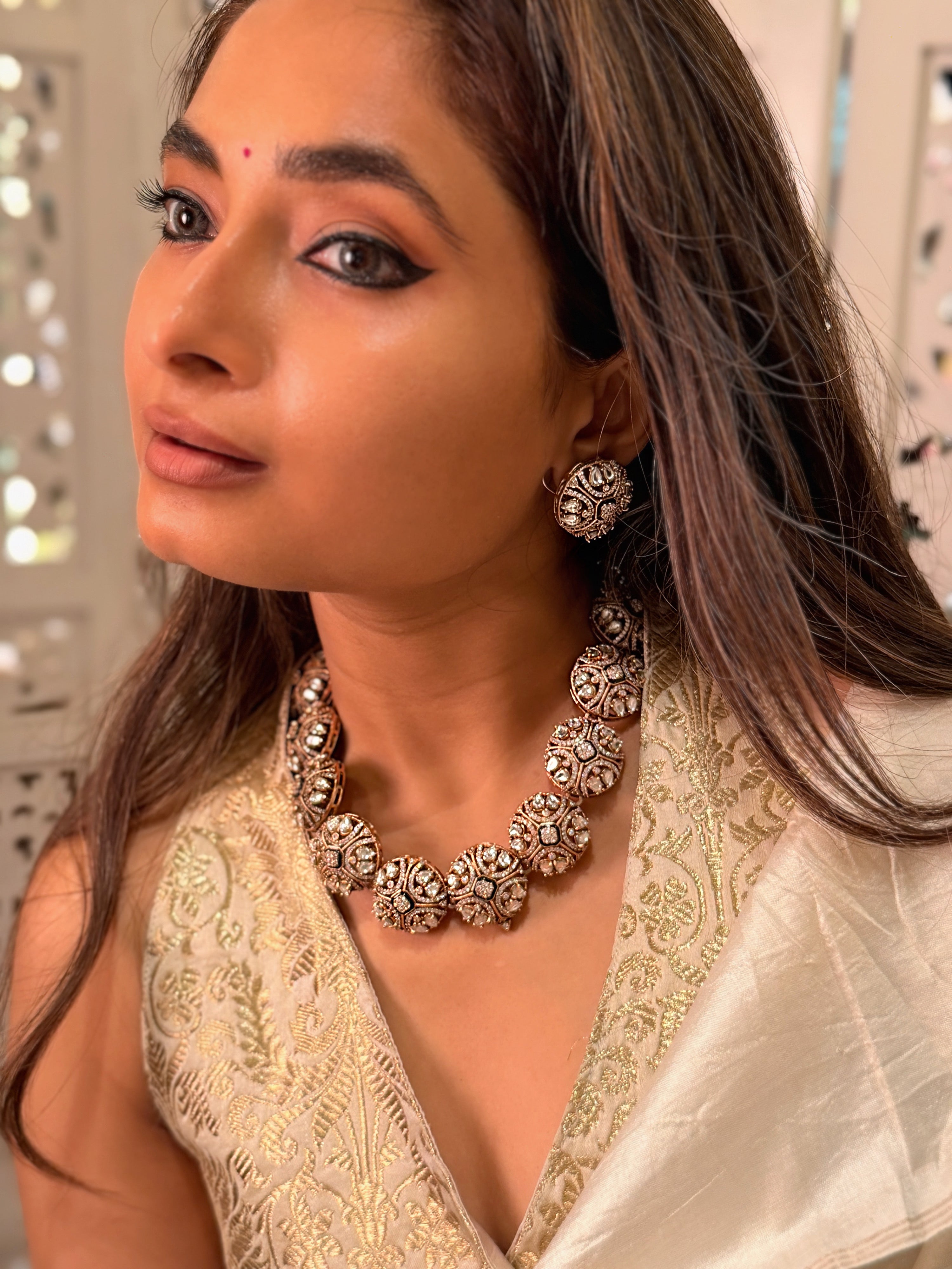 Rahee Spher Neck piece
