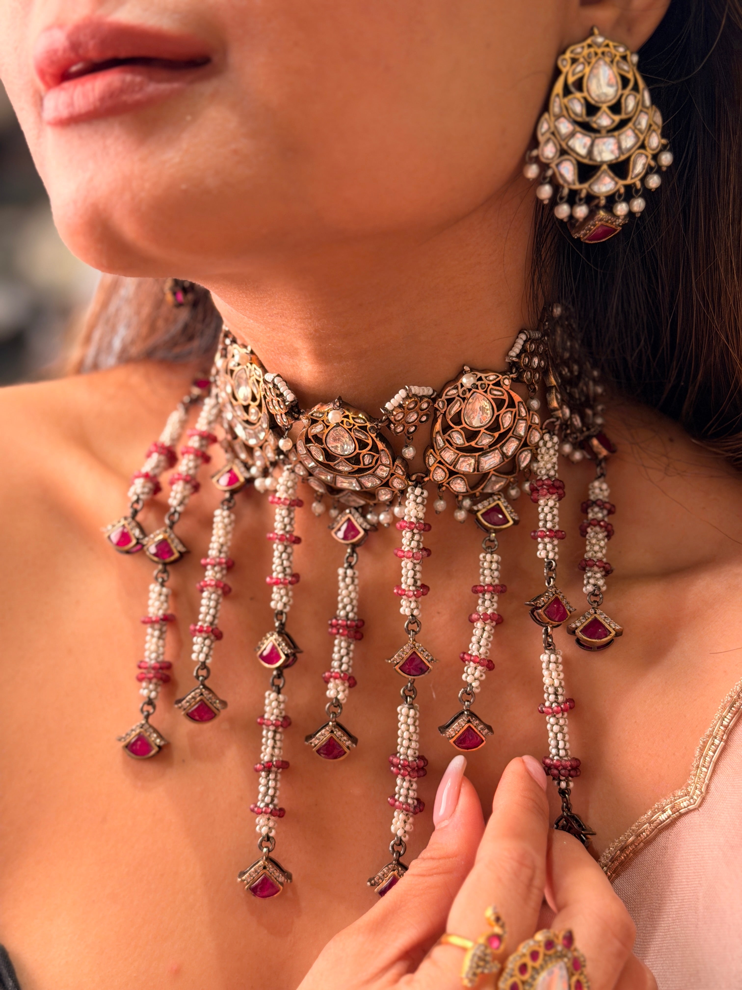 Chand gulabi Choker - Mahira
