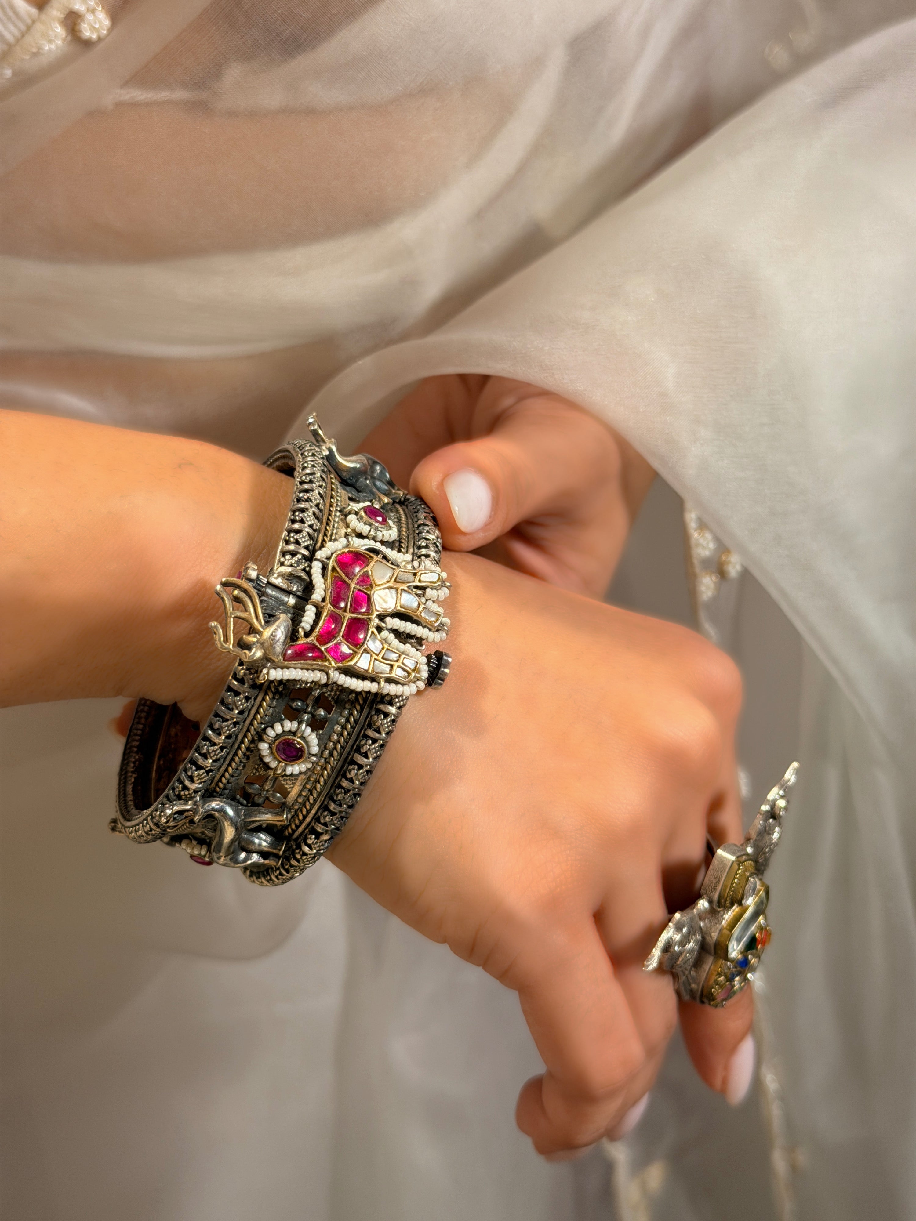 Heeran Kundan Bangle (Magenta-white)