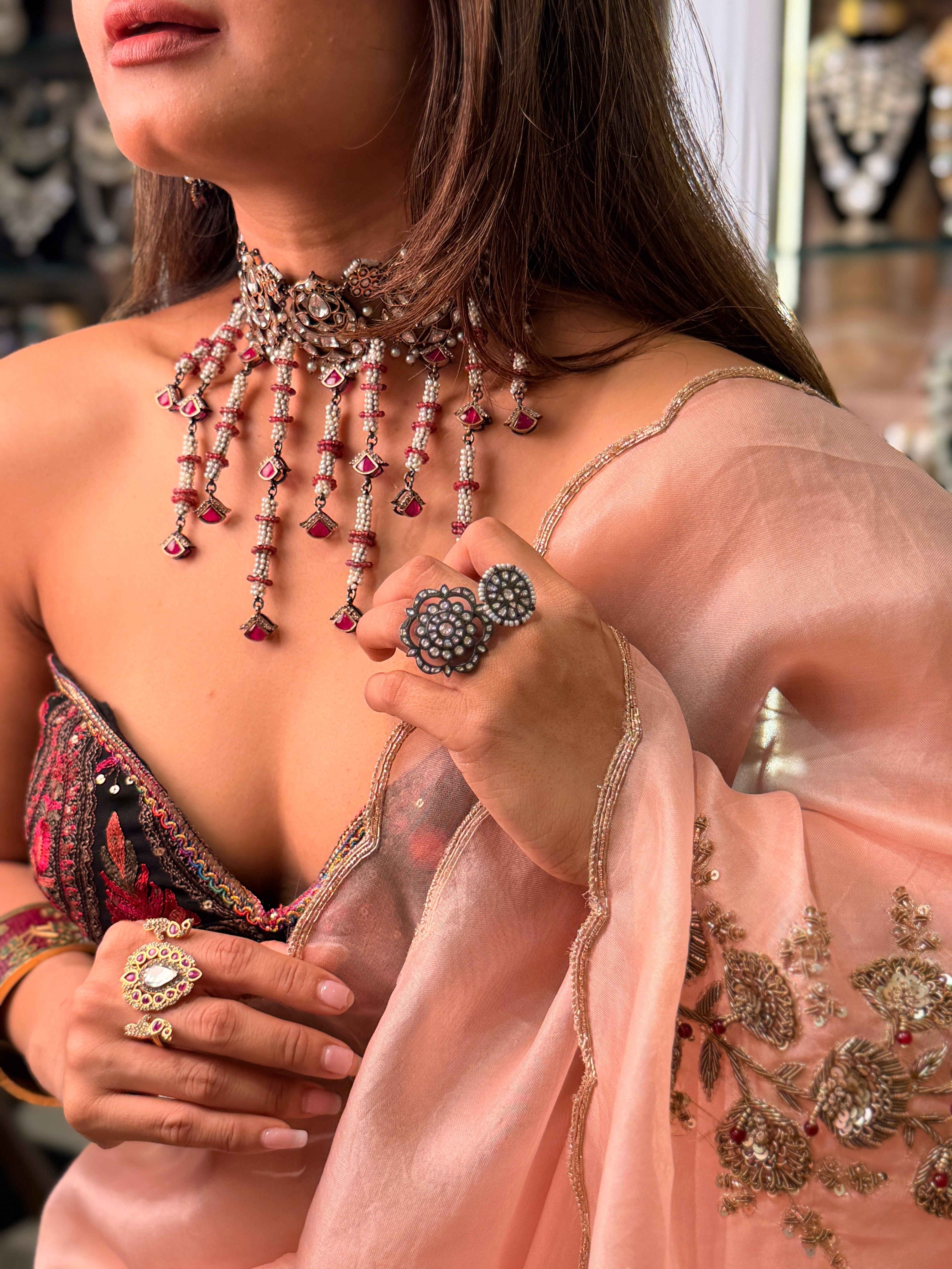 Chand gulabi Choker - Mahira