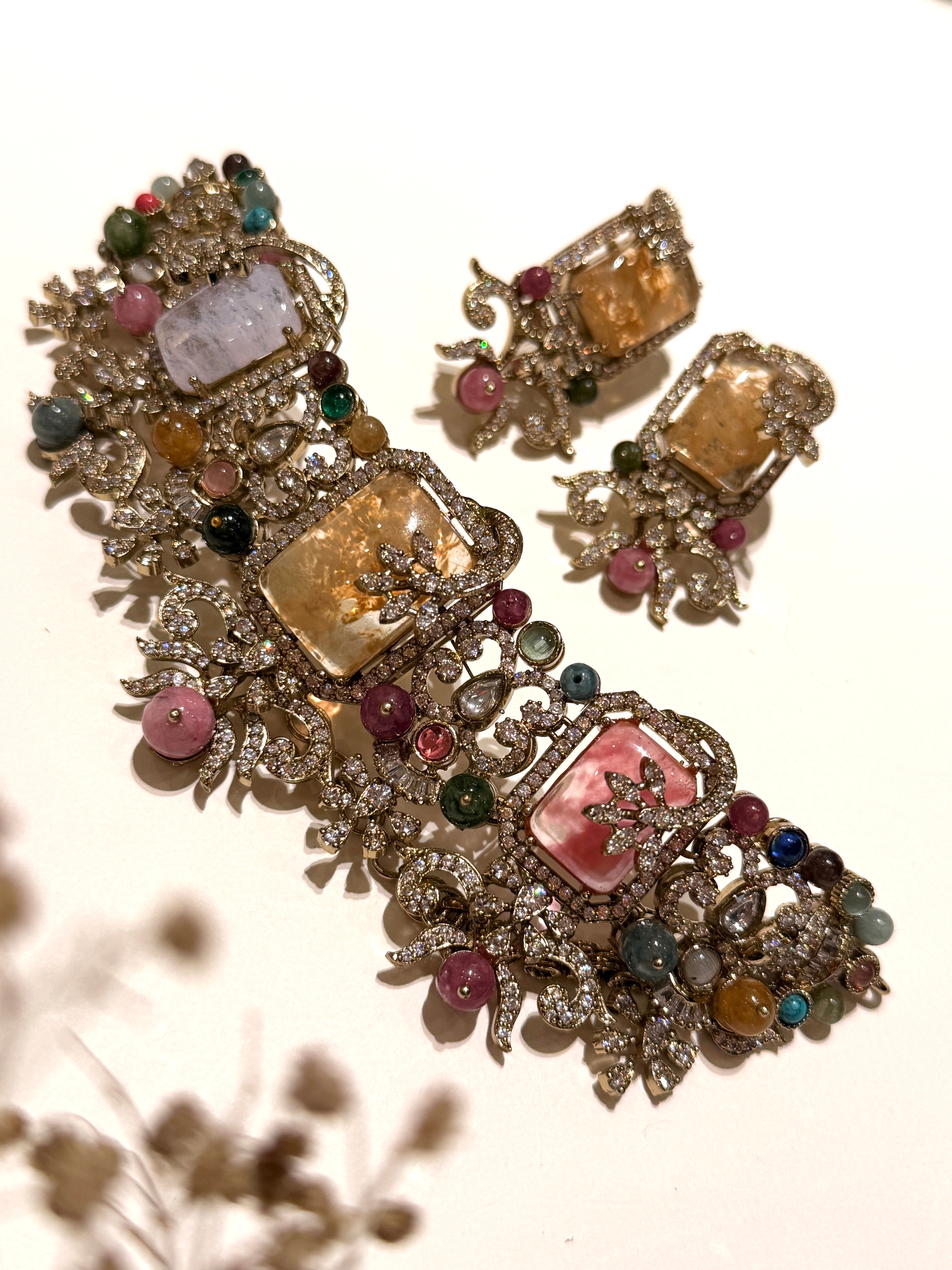 Pandoras - Elizabeth