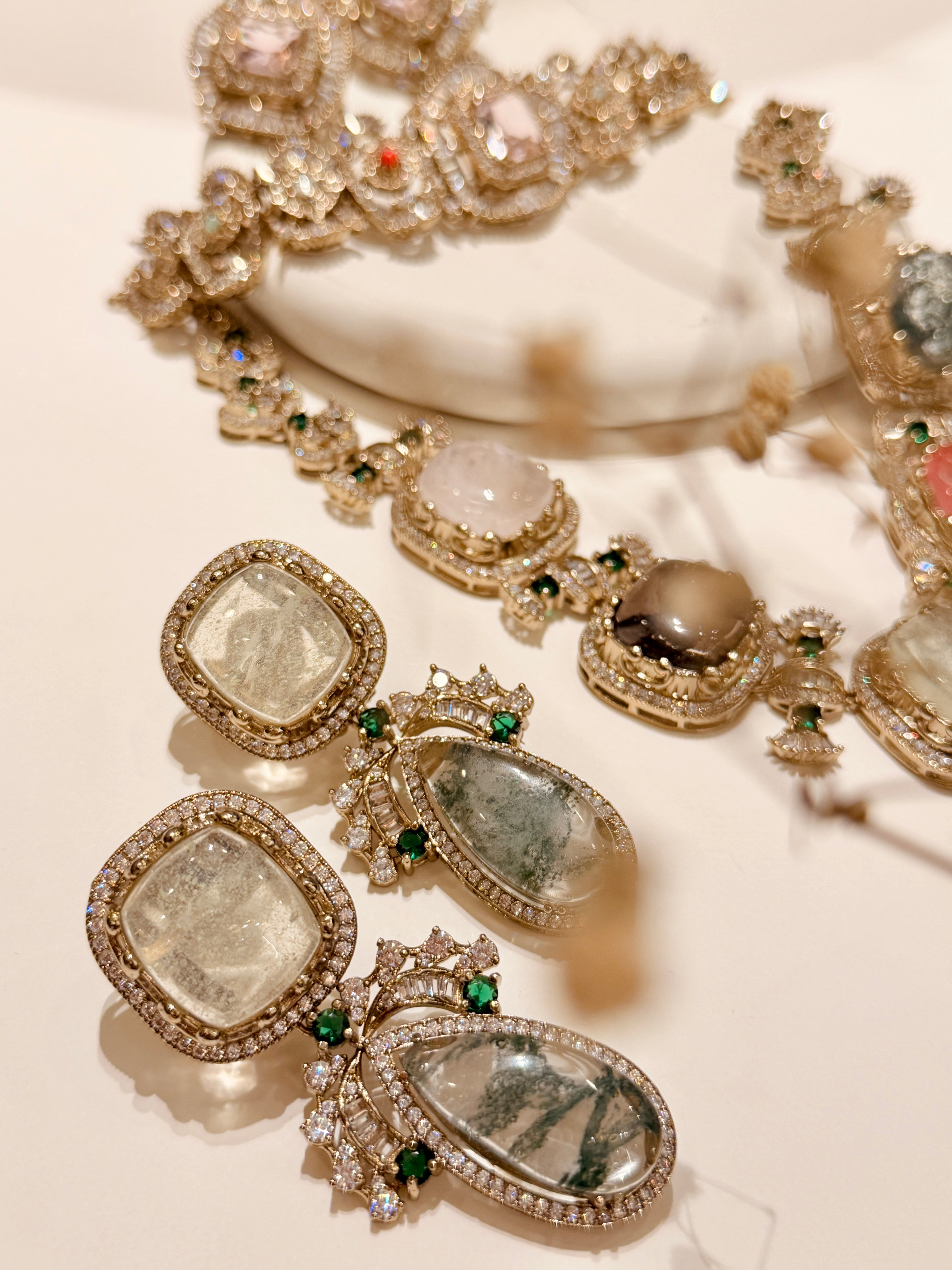 Elizabeth Dove Choker