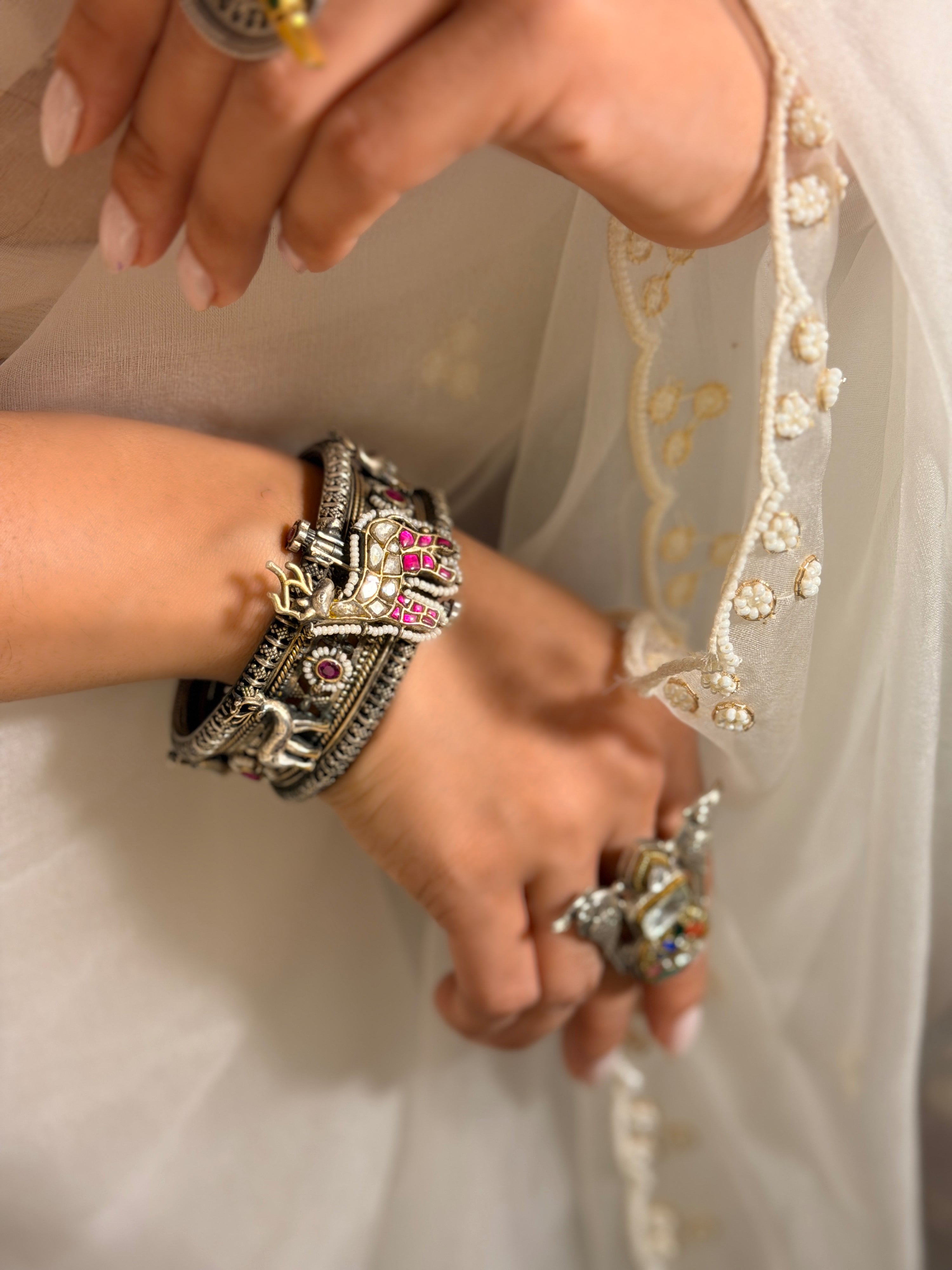 Heeran Kundan Bangle (white-Megenta)