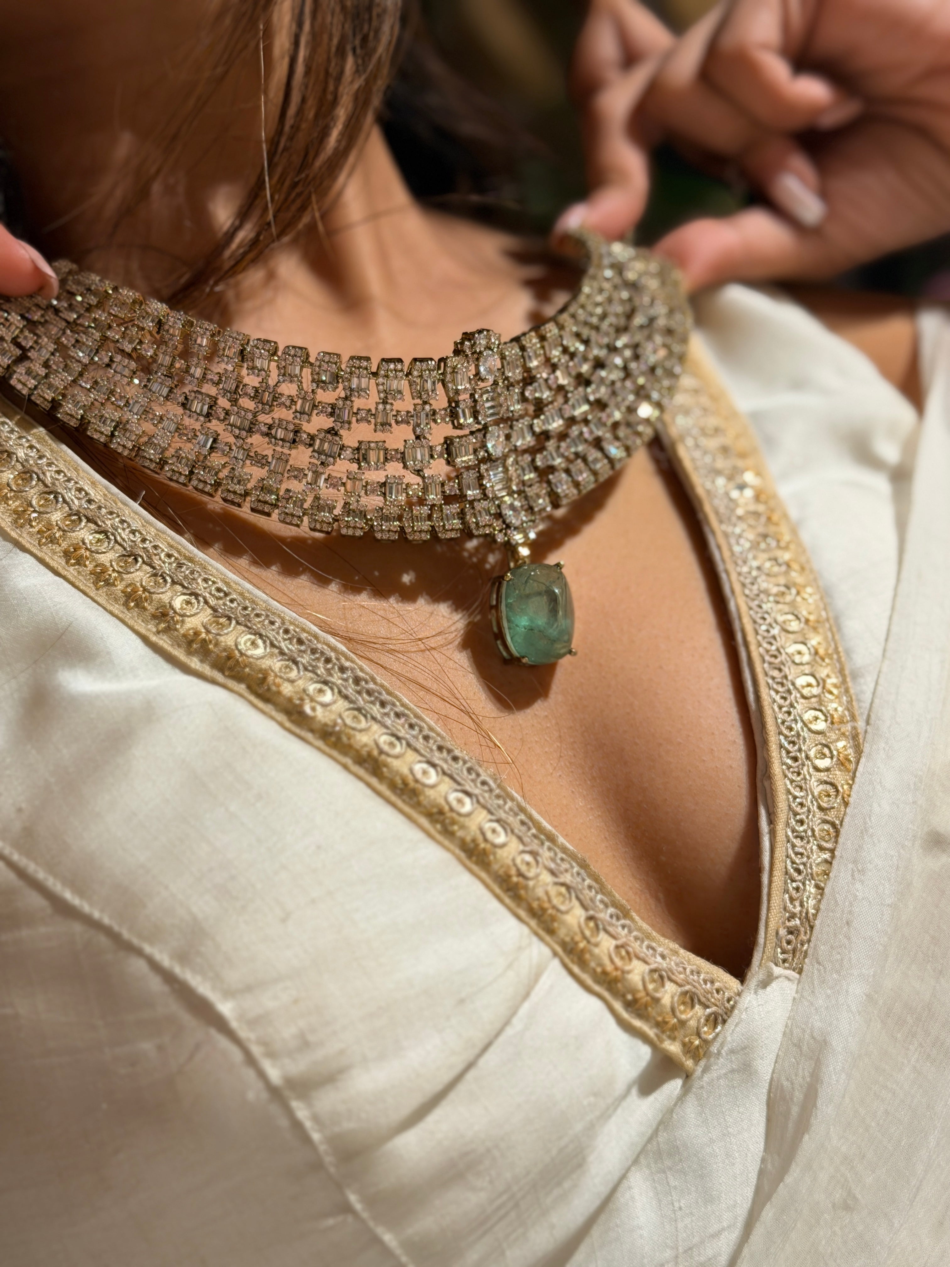 Raha Choker