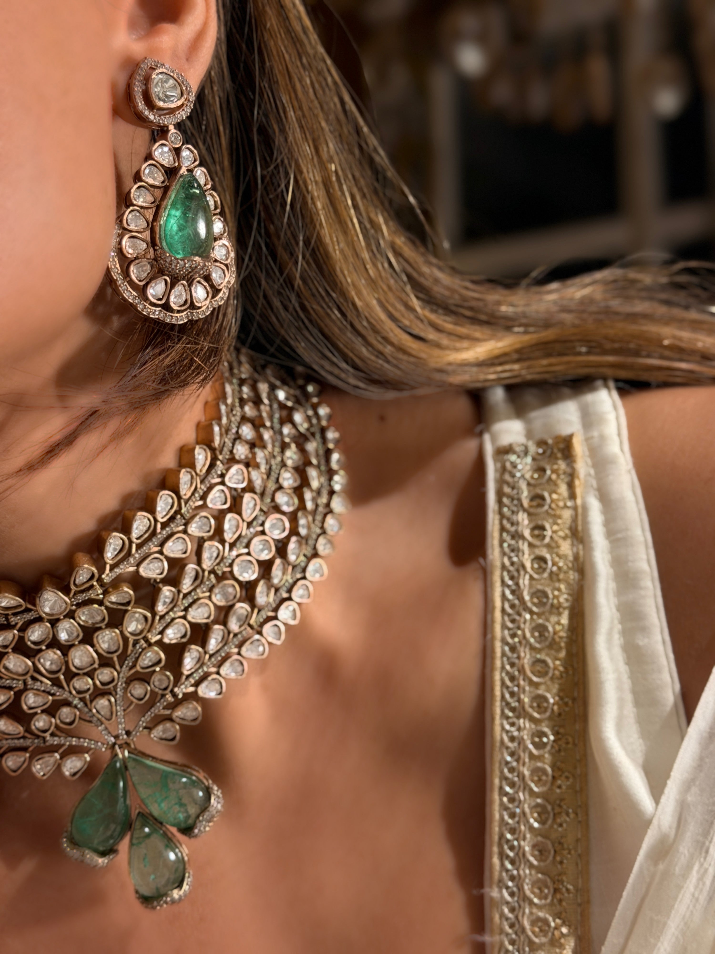 Tajminara Crown Choker