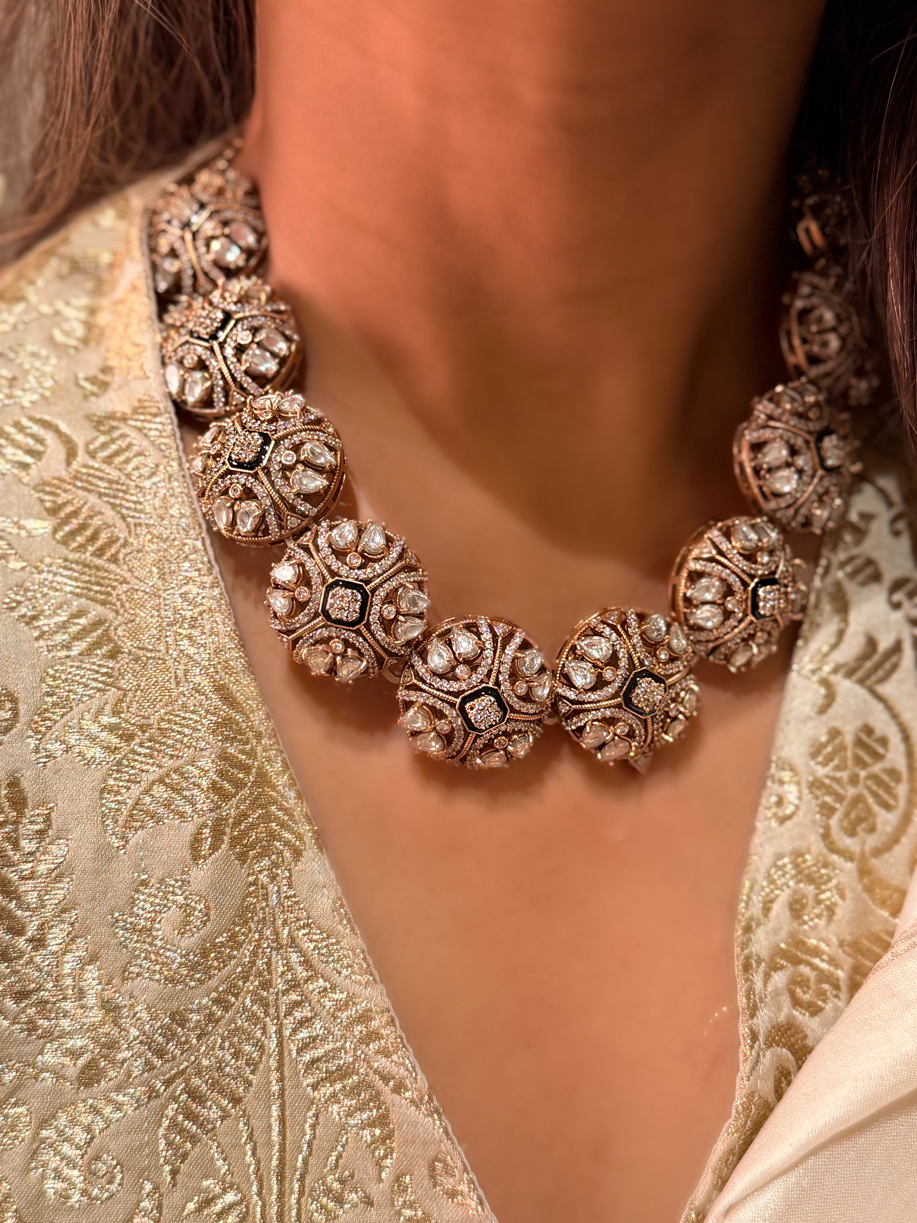 Rahee Spher Neck piece
