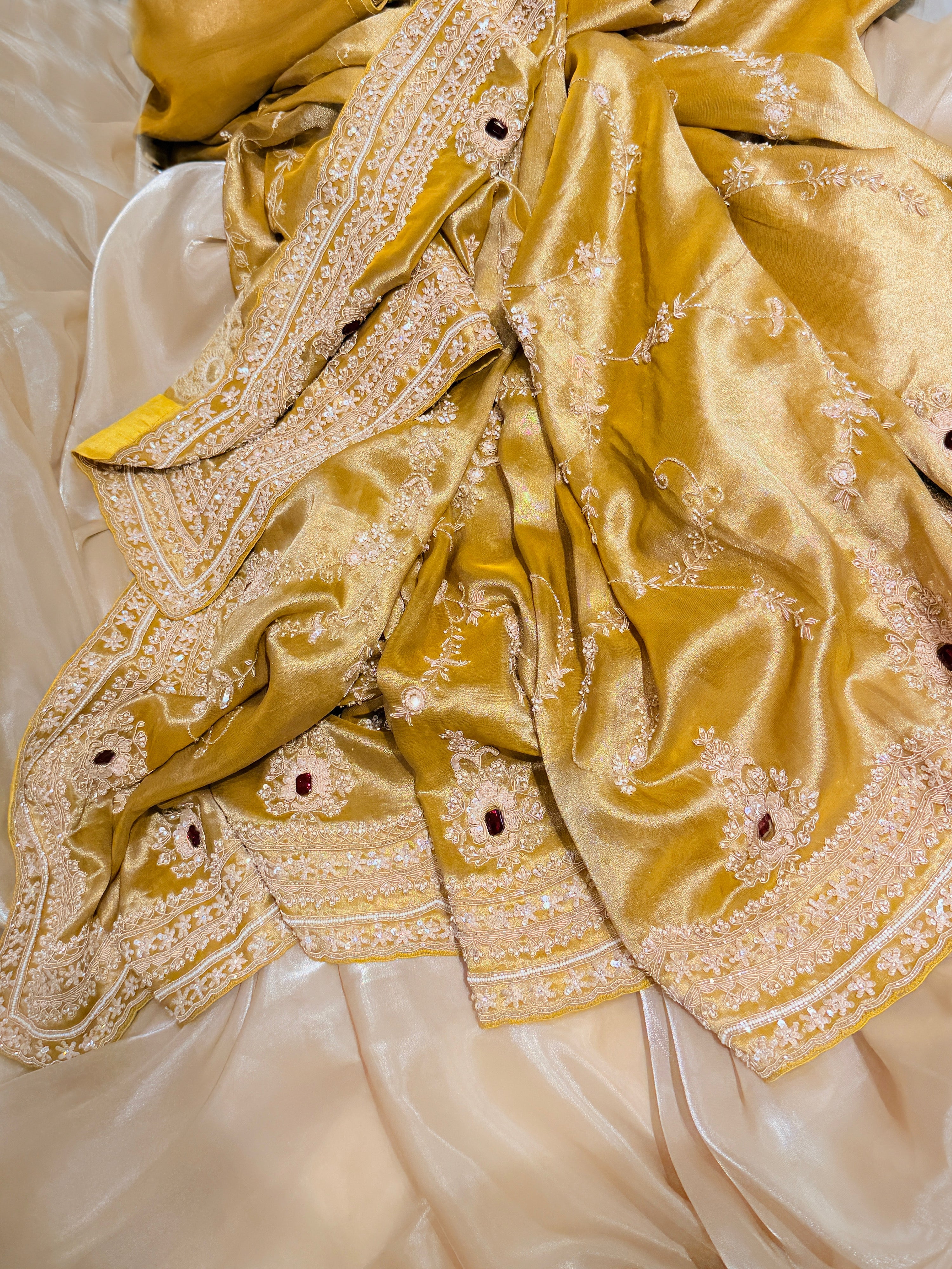 Molten Gold Tissue Kanjivaram Silk with heavy Zardosi bordered Saree with Unstitched Blouse piece
