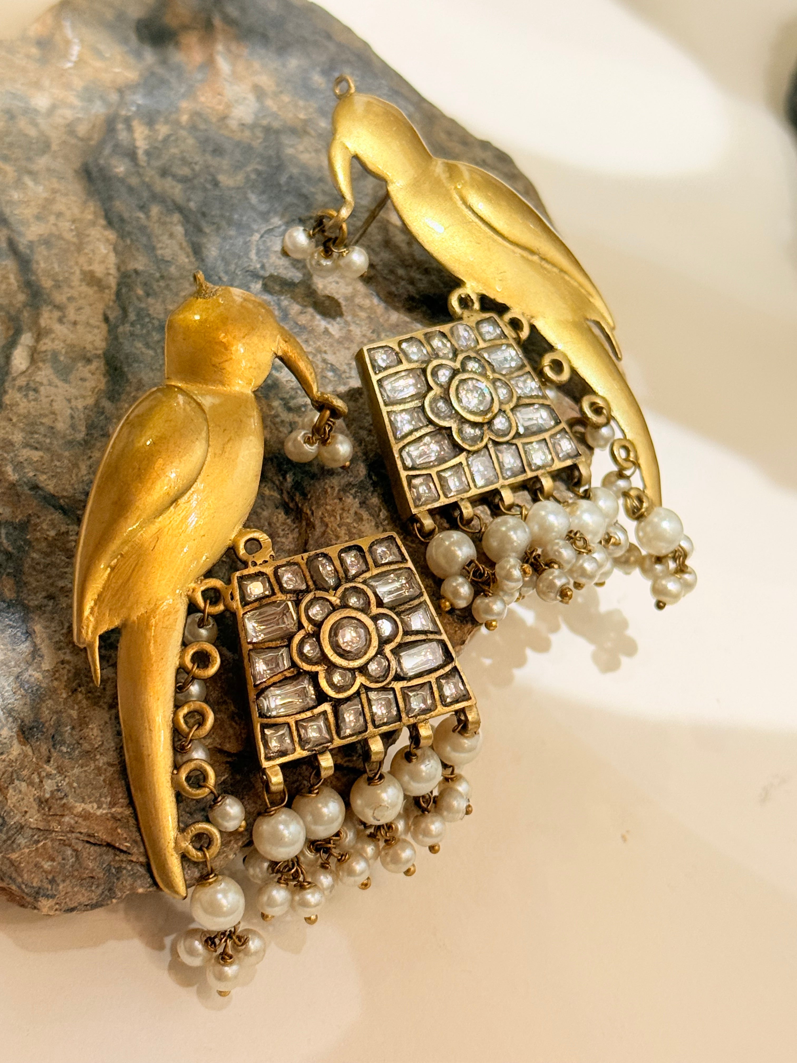 Pearl Parrot Majesty-Mahira