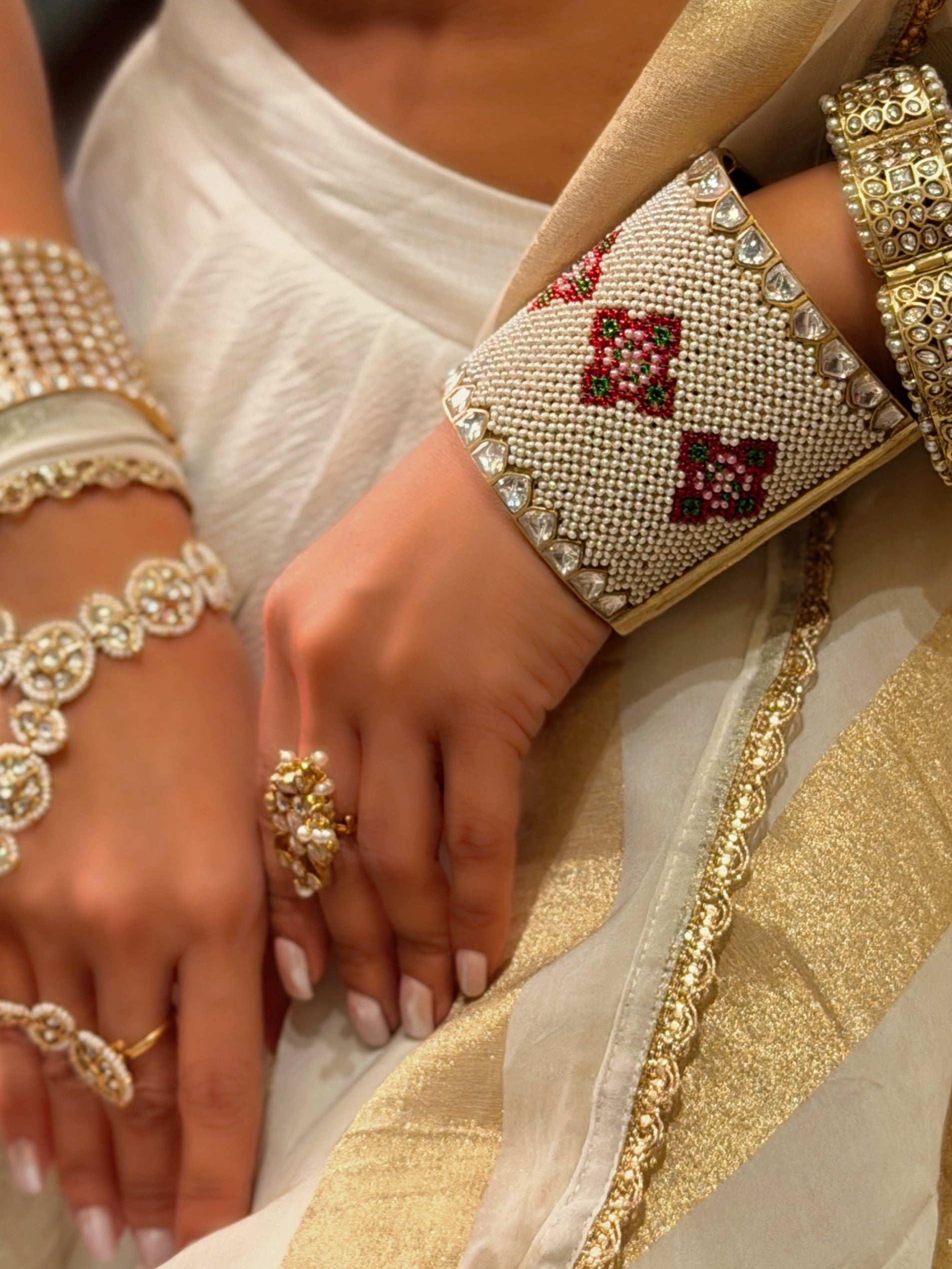 Saralya Hand cuff- Mahira