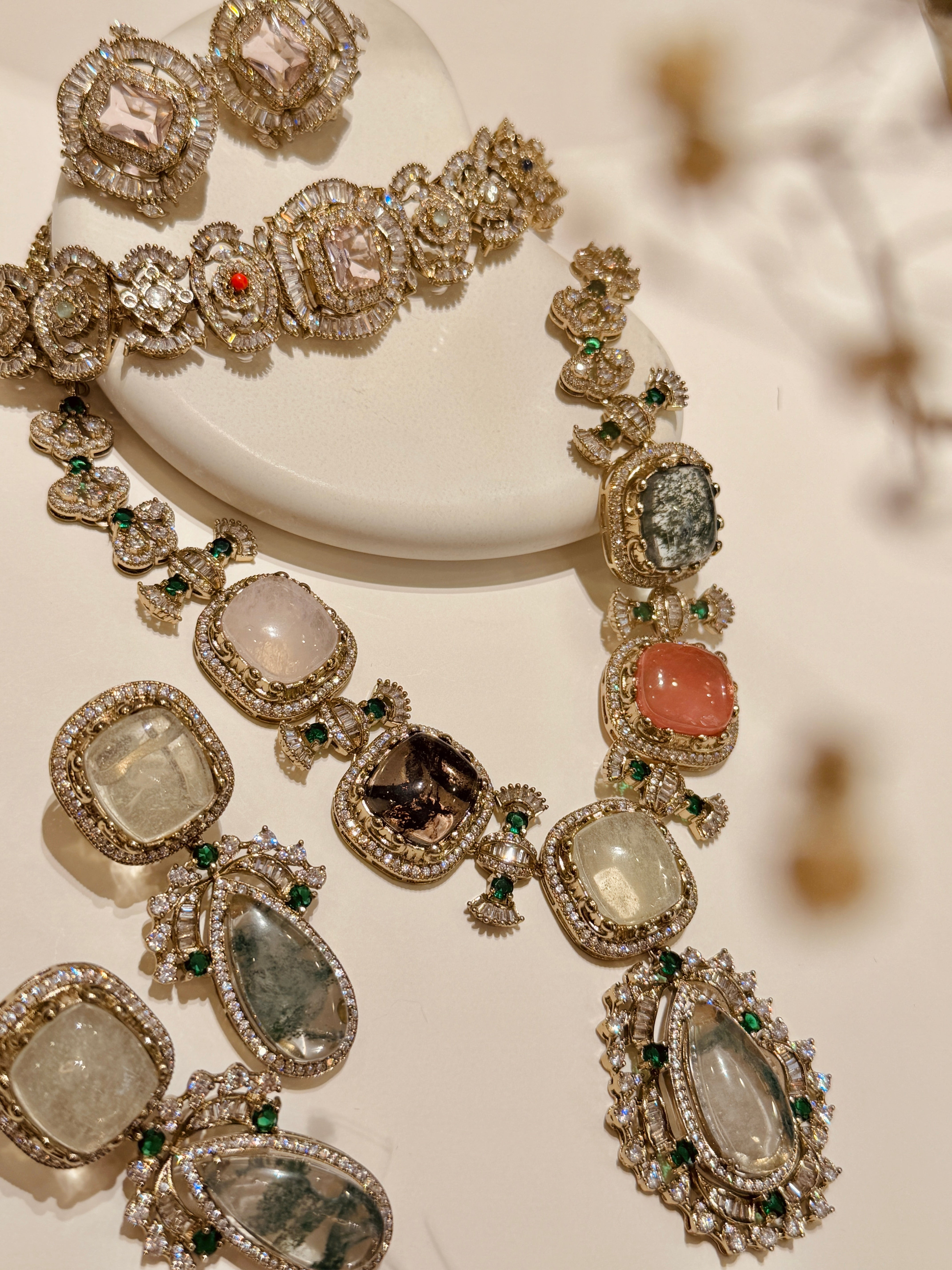 Elizabeth Dove Choker