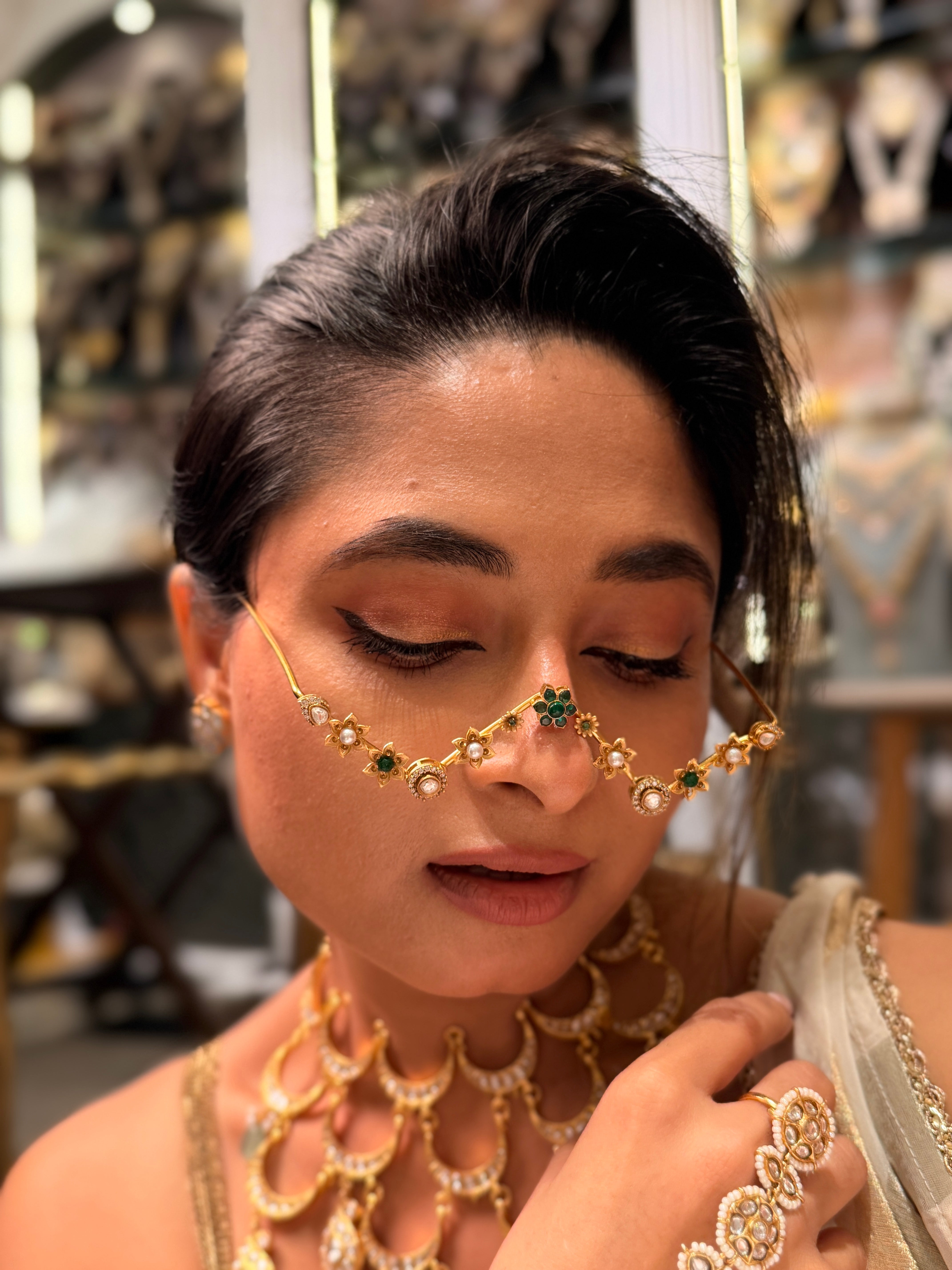 Triangle Green Kundan Flower Facelet