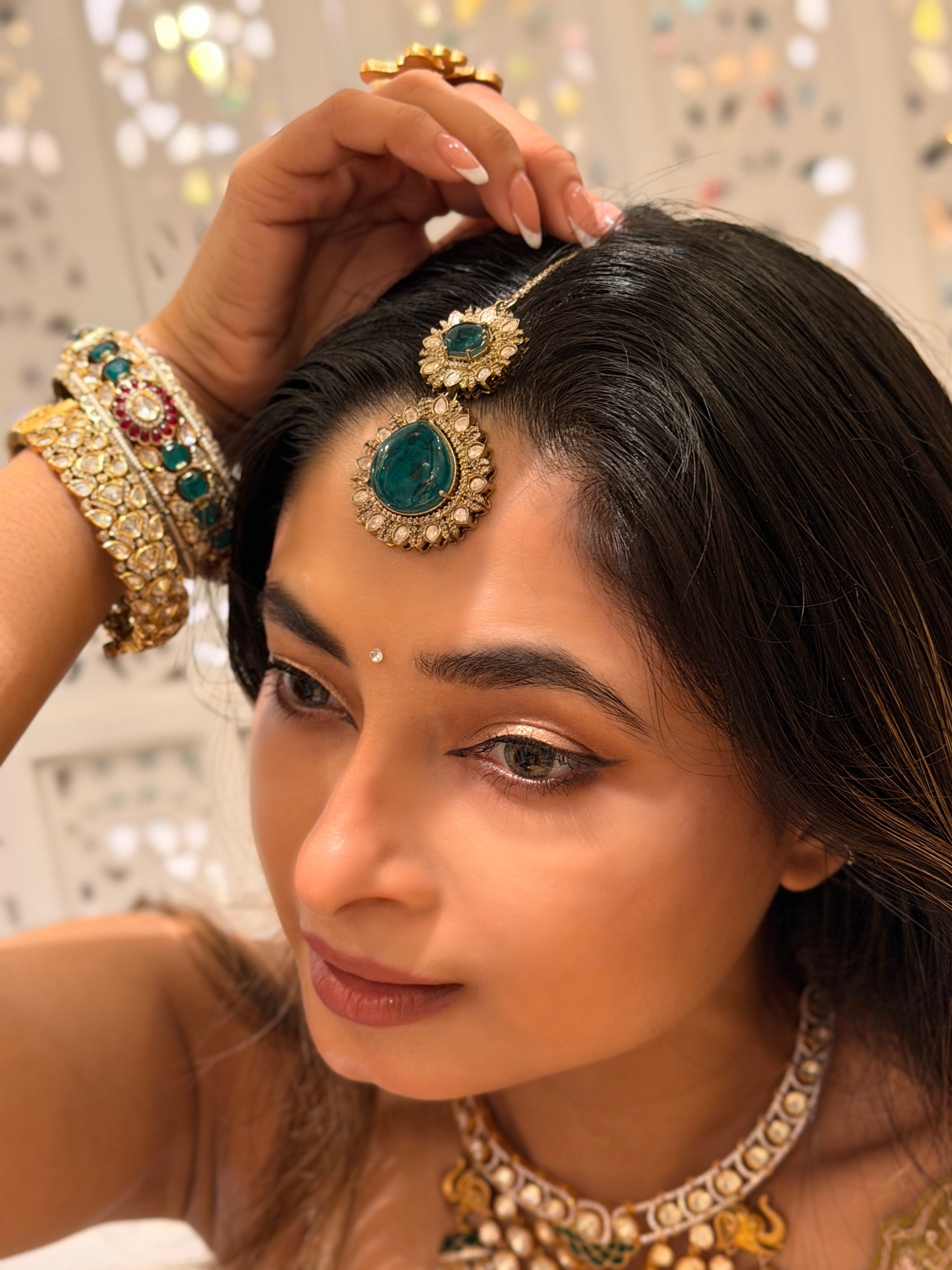 Dilruba emerald tika