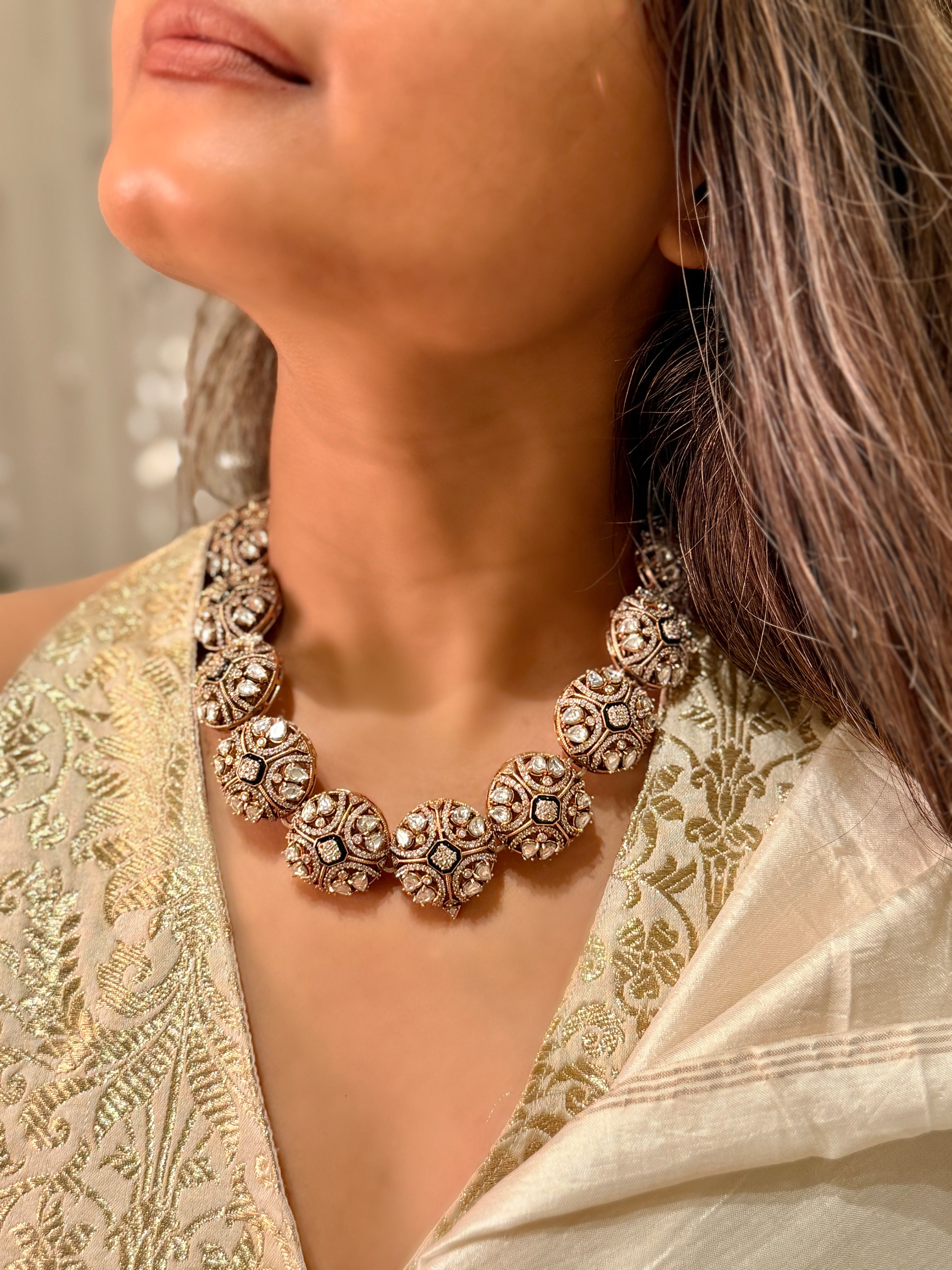 Rahee Spher Neck piece