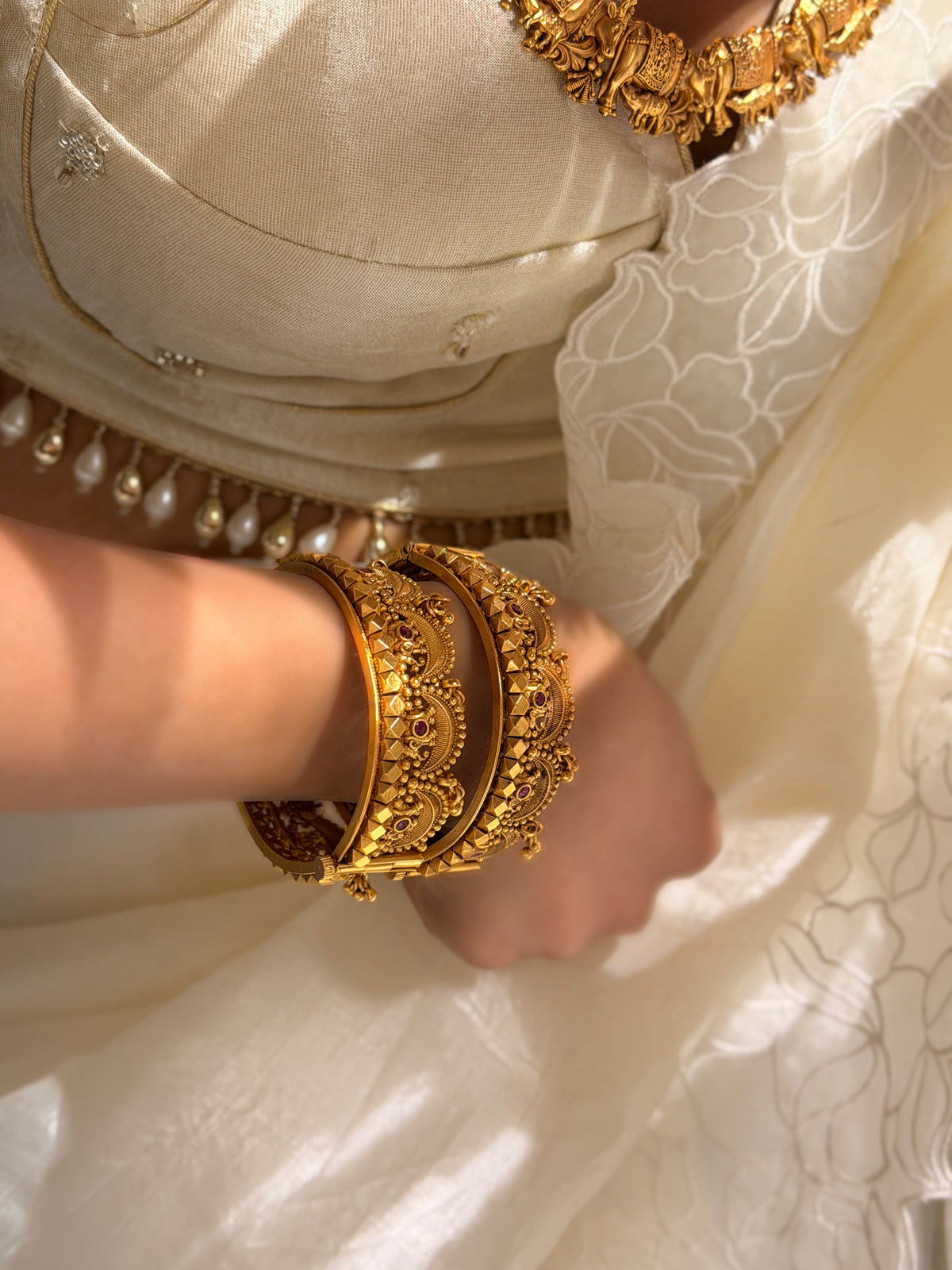 Padmini Rajwadi Scallop Bangle