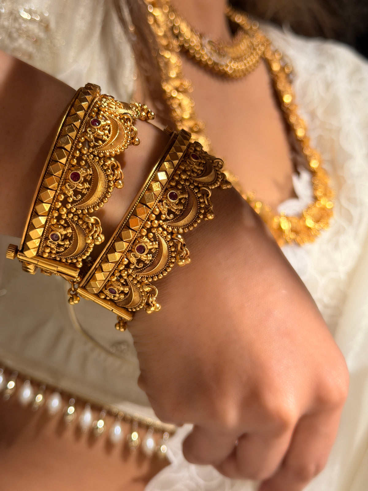 Padmini Rajwadi Scallop Bangle
