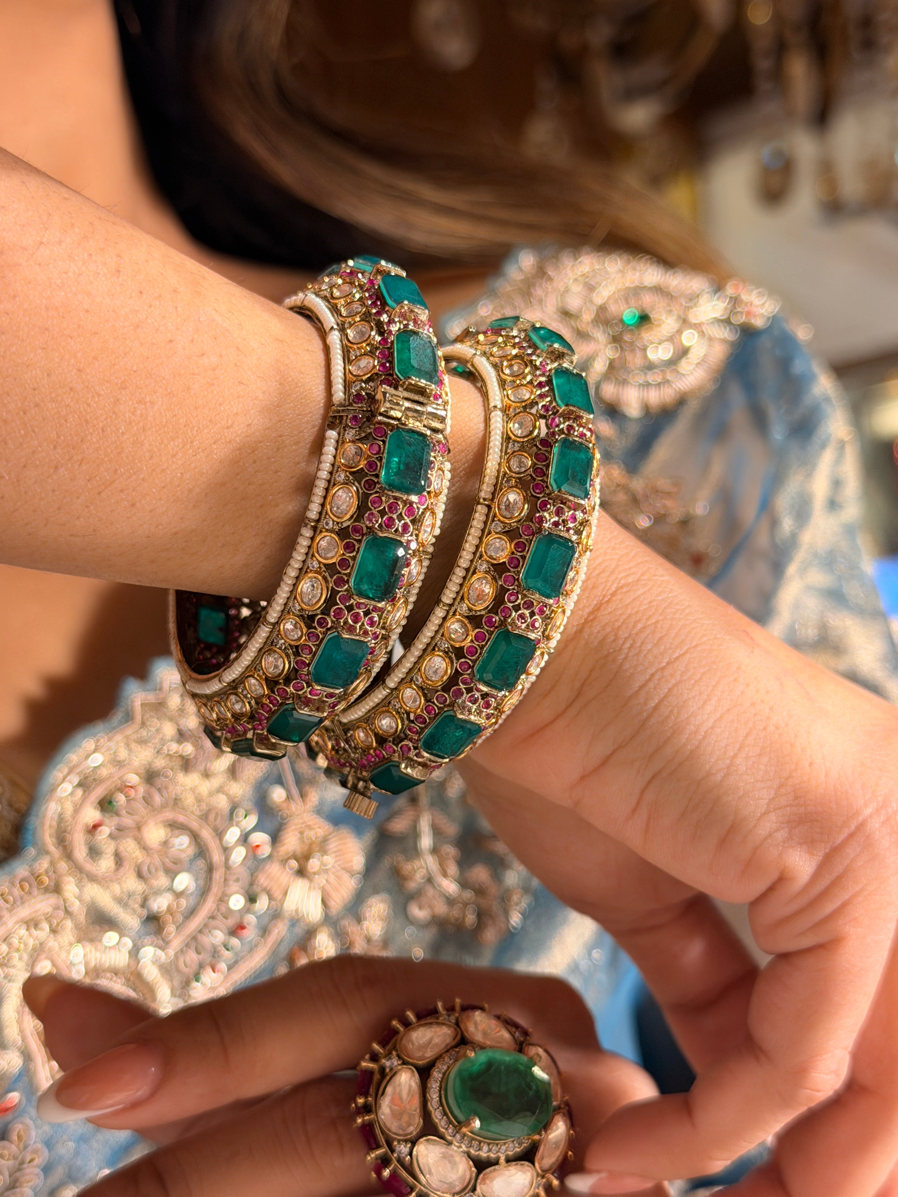 Taniya Emerald Bangle