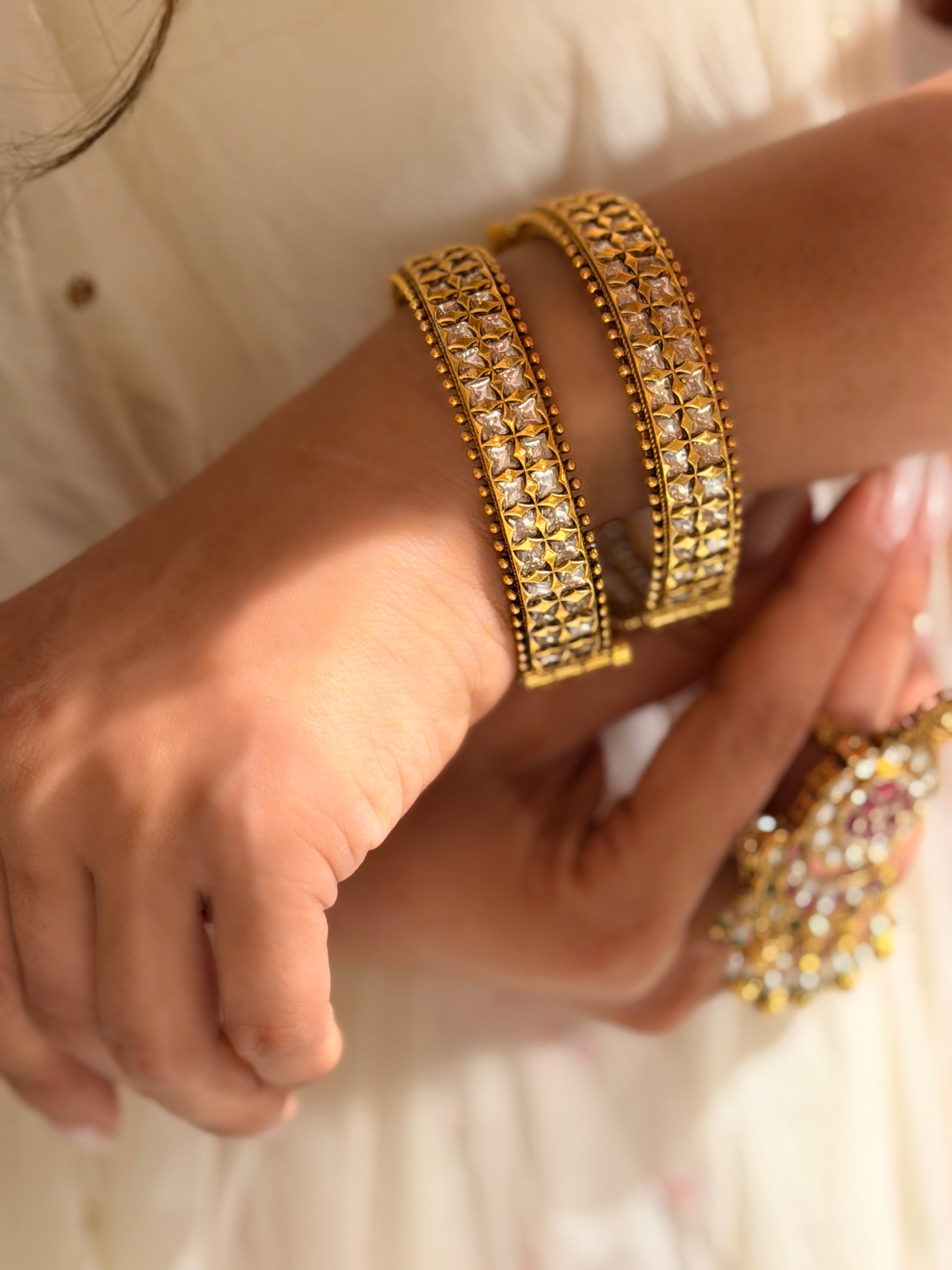Shreenidhi Rajwadi Bangle-White