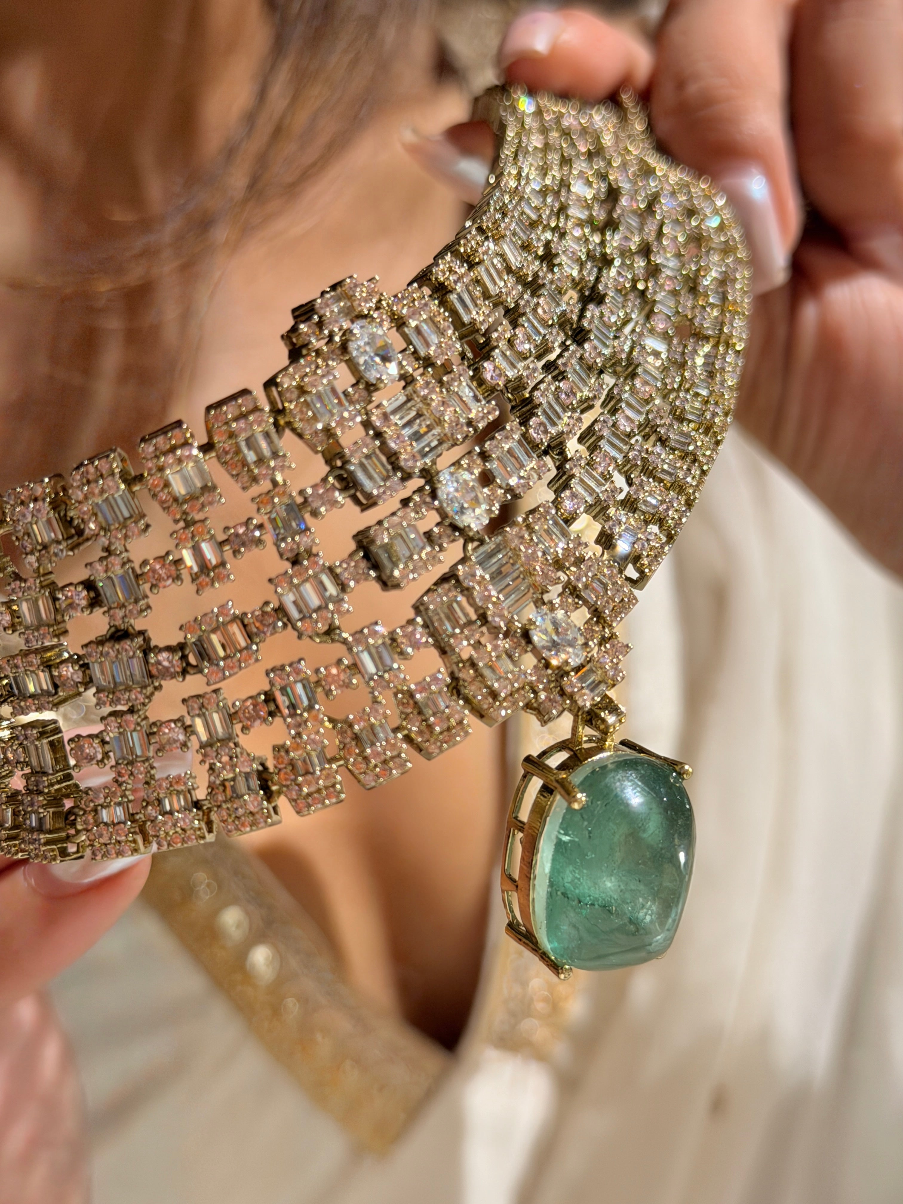 Raha Choker