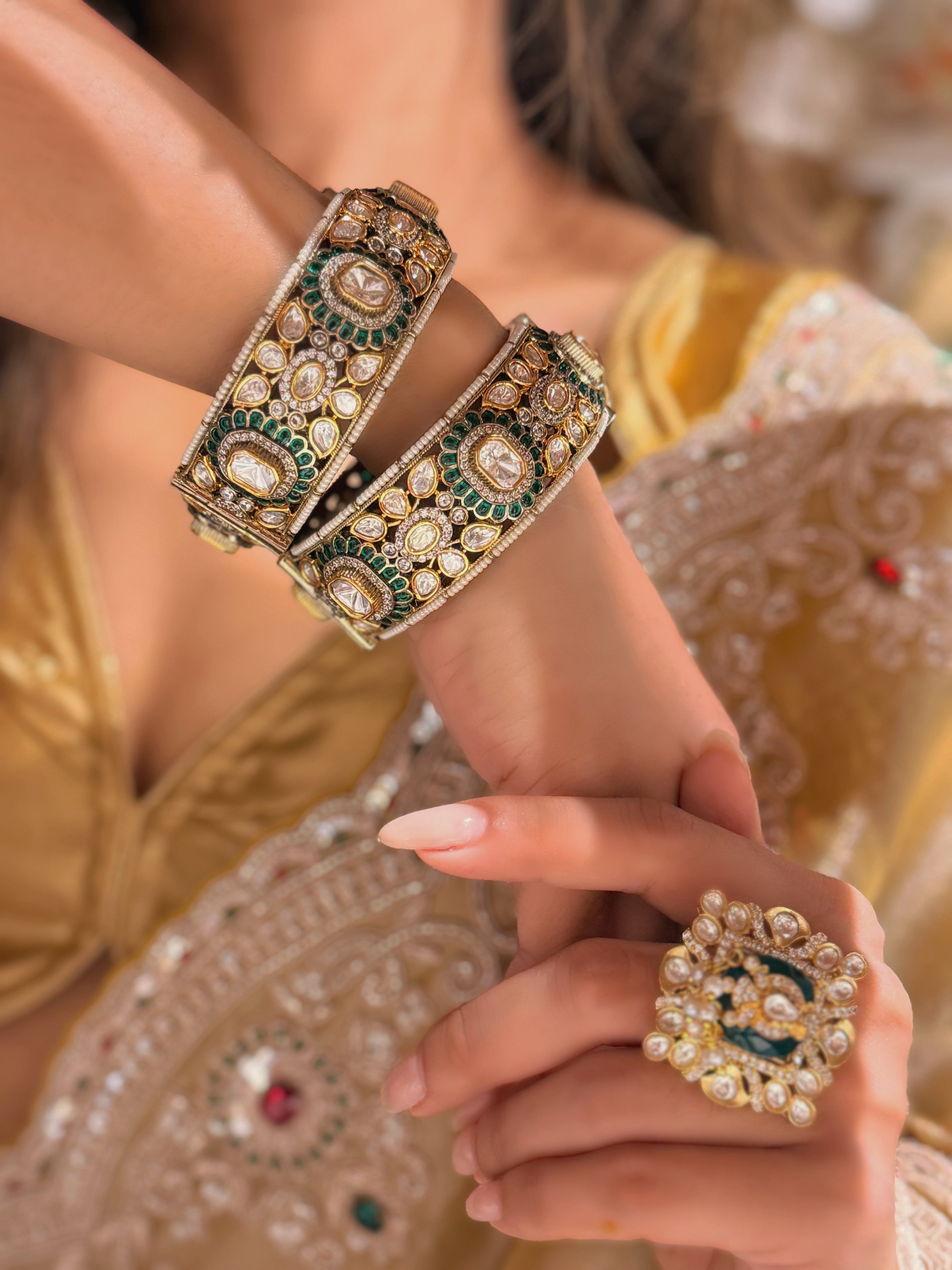 Mahodari Emerald Polki Bangle