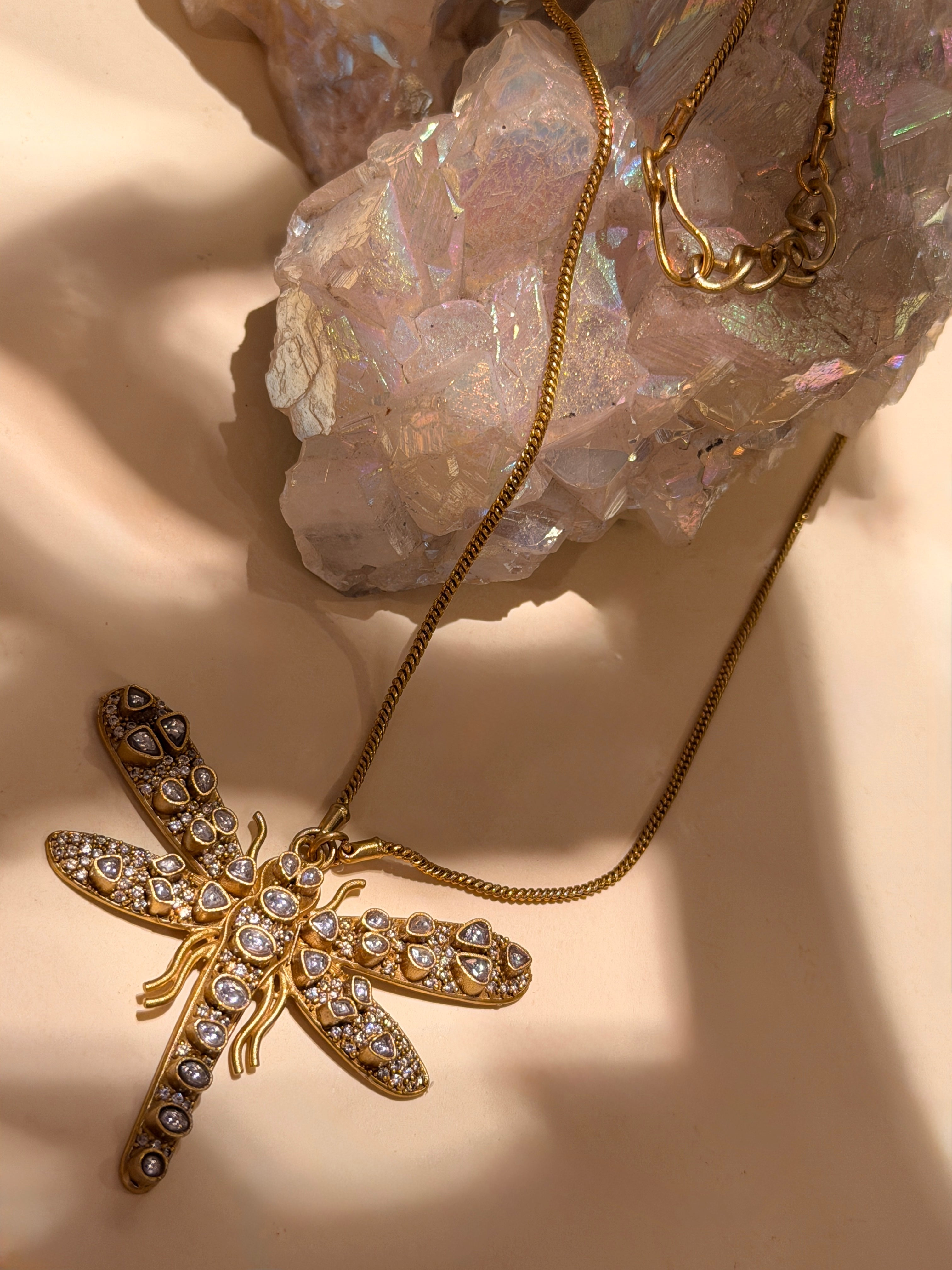 Zarina flutter Pendant -MAHIRA