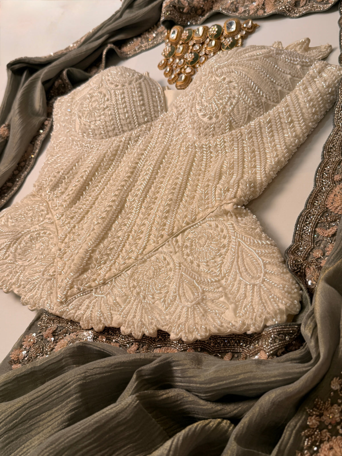 Jolie feather corset