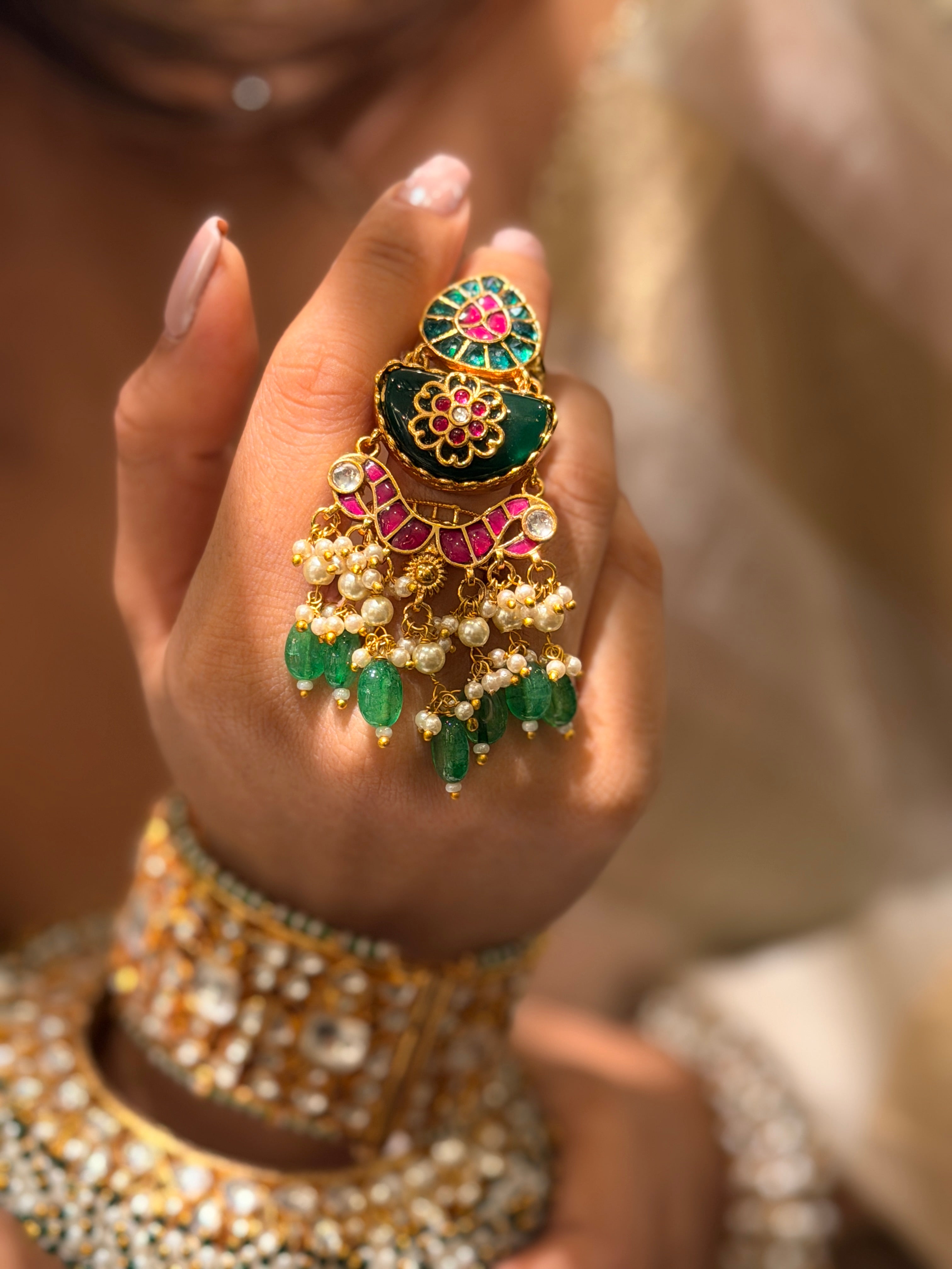 Mrunal Jadau Latkan Ring