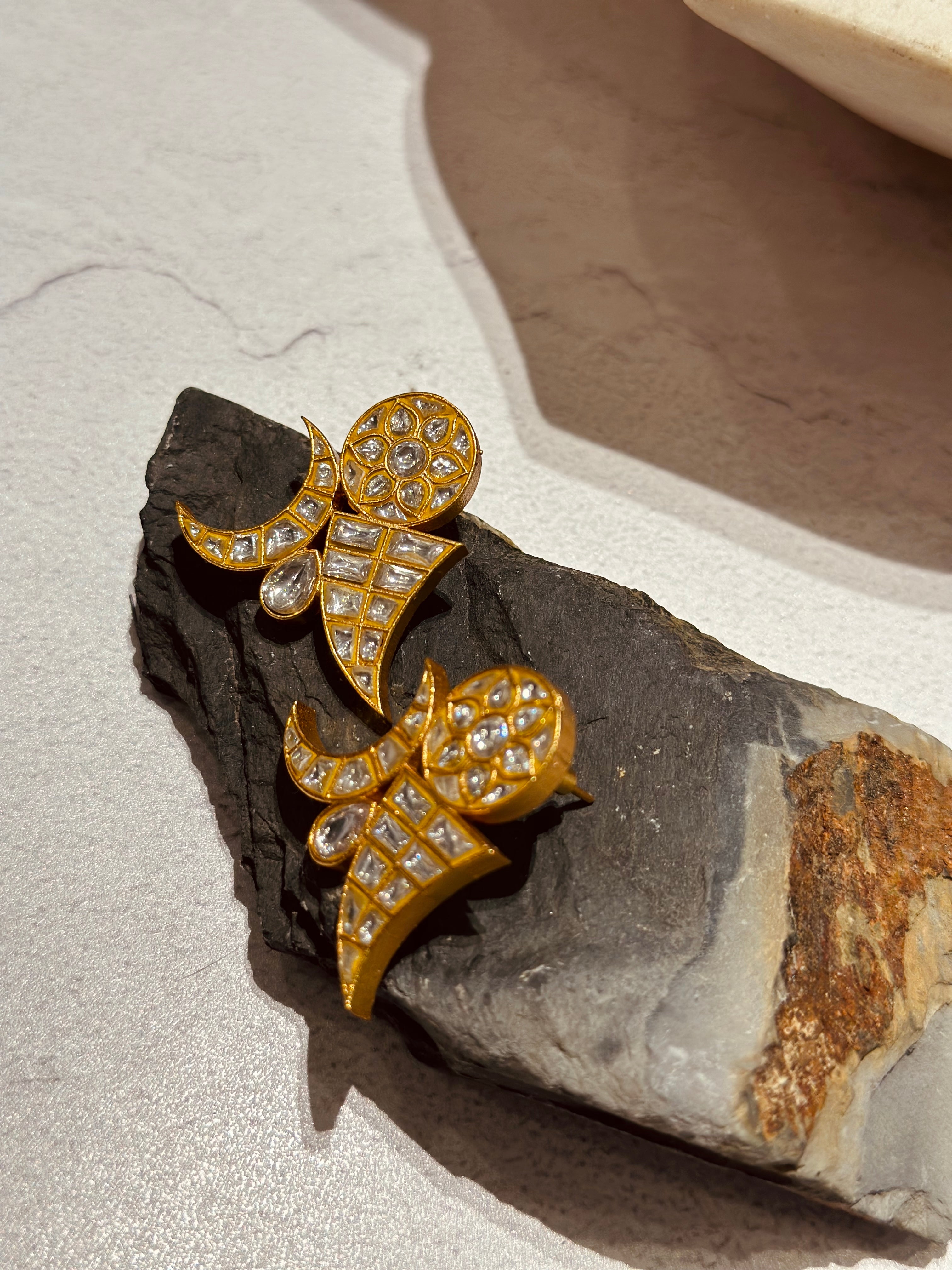 Kripanta kundan stud