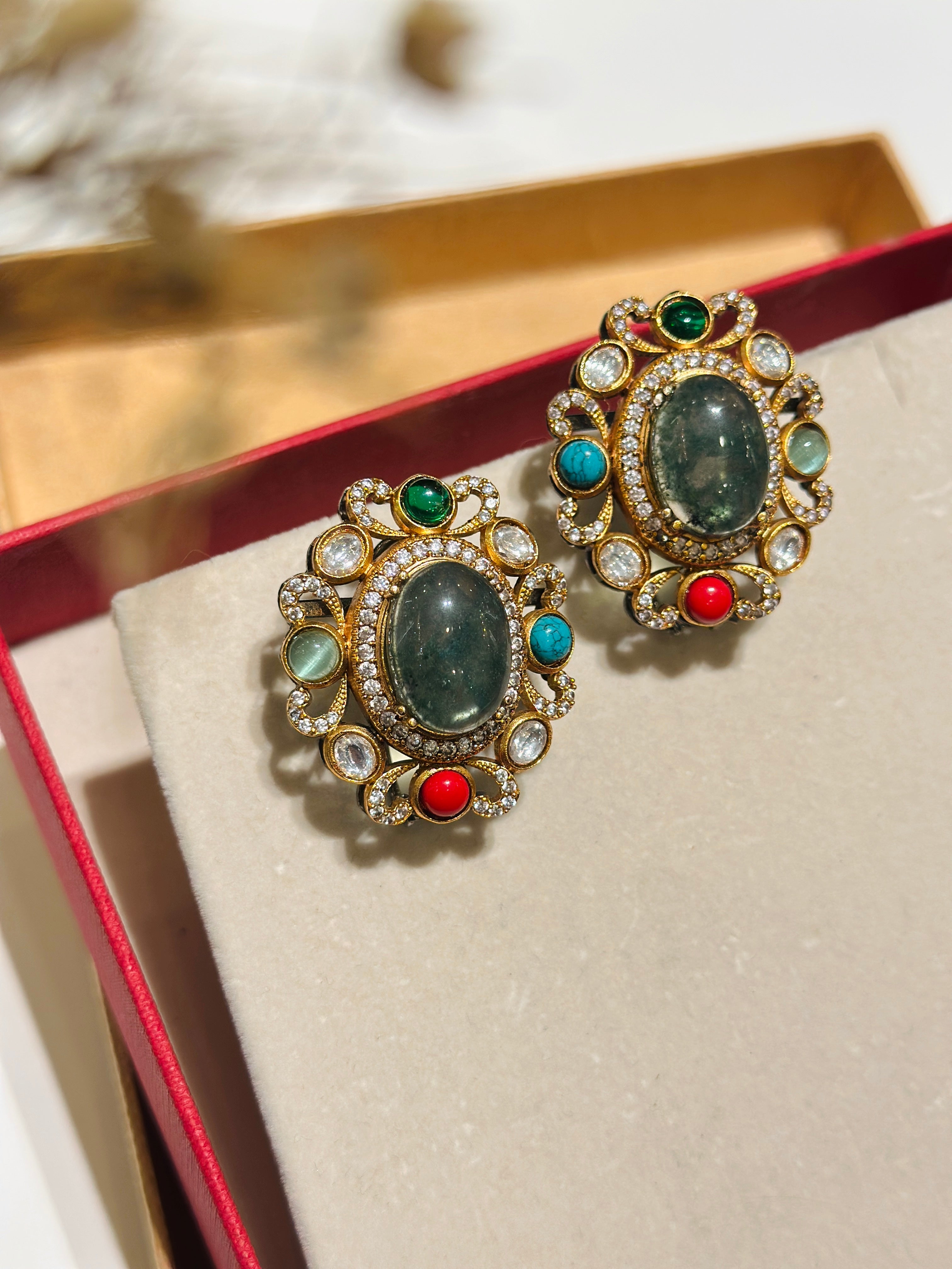 Elizabeth Orbit Stud