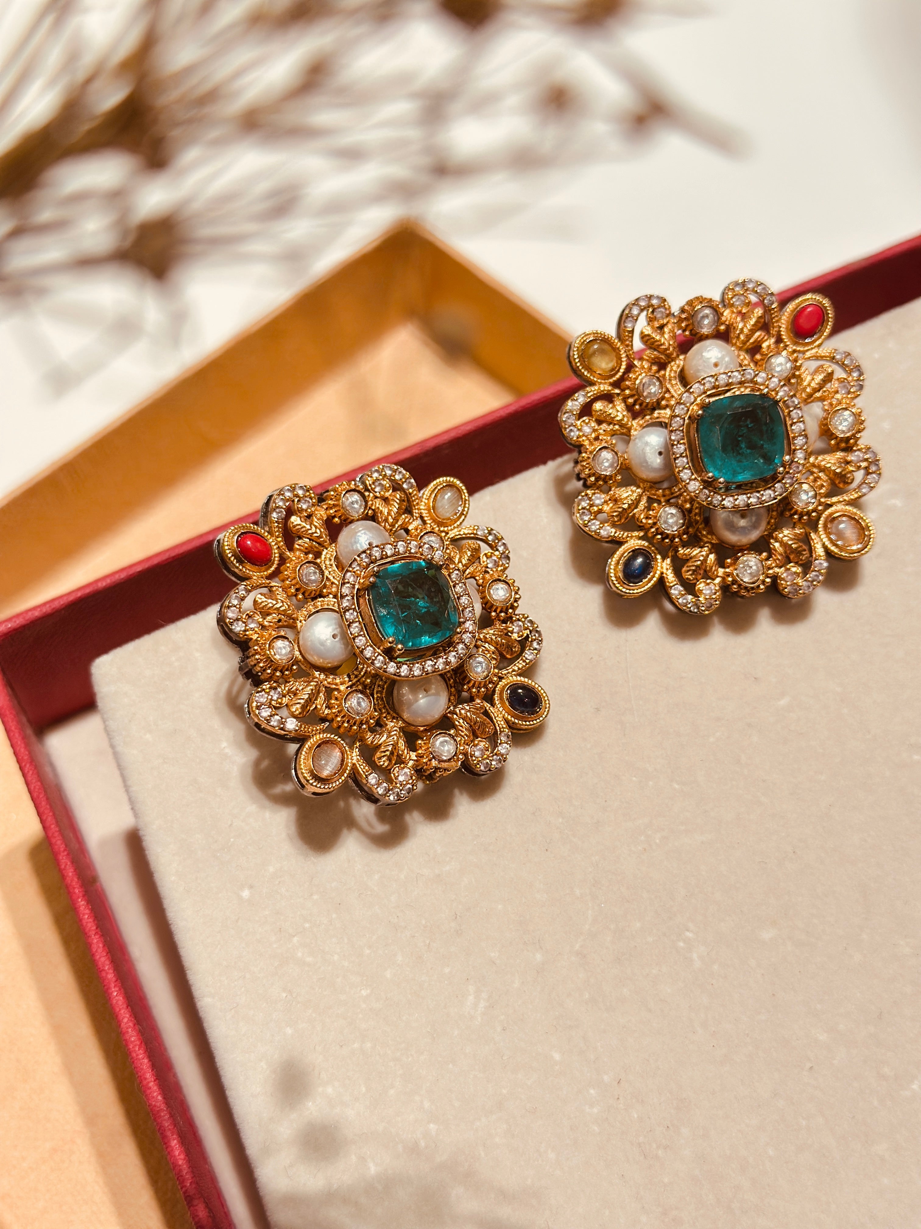 Elizabeth Tiny Bling Stud