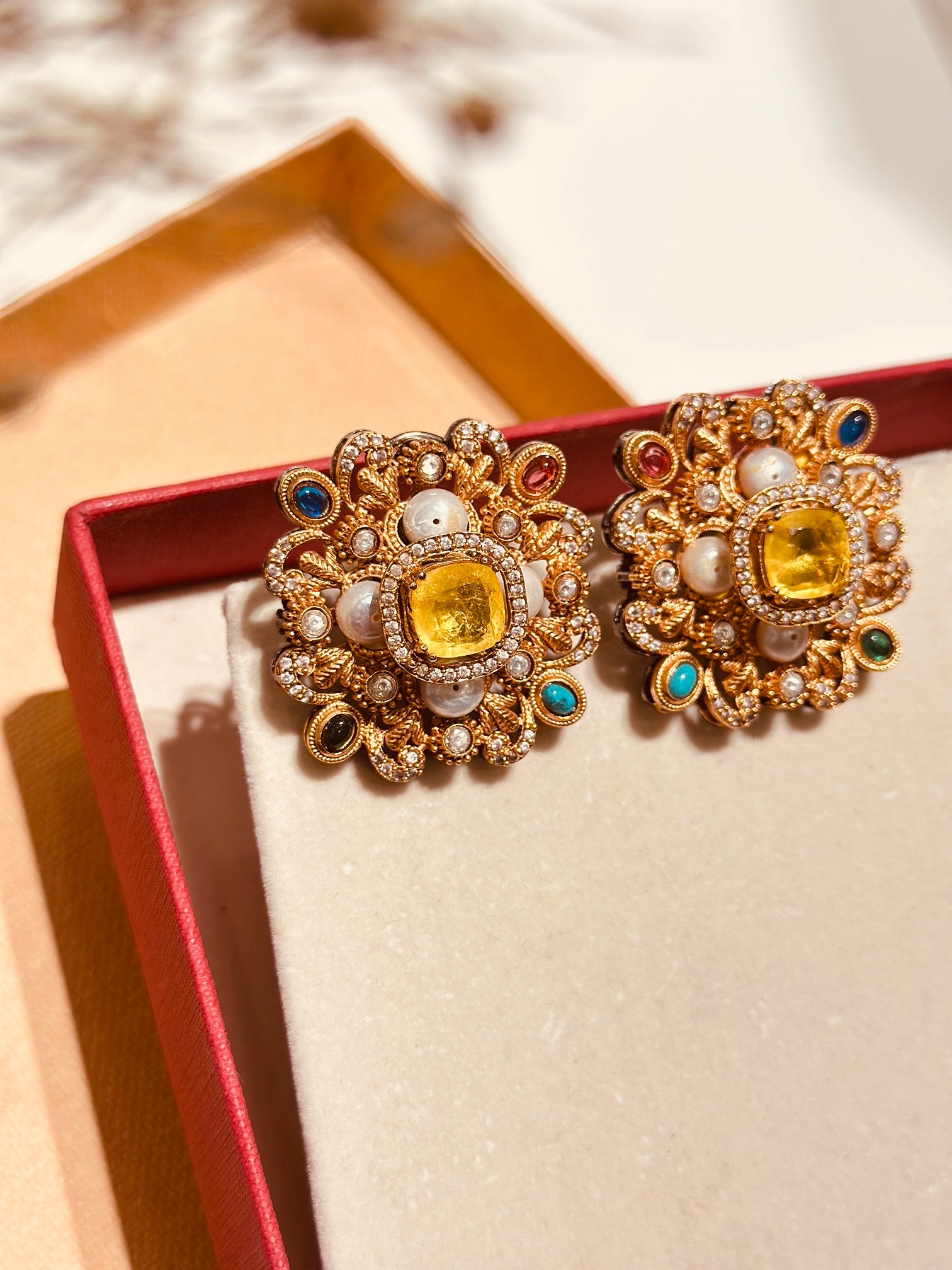 Elizabeth Tiny Bling Stud