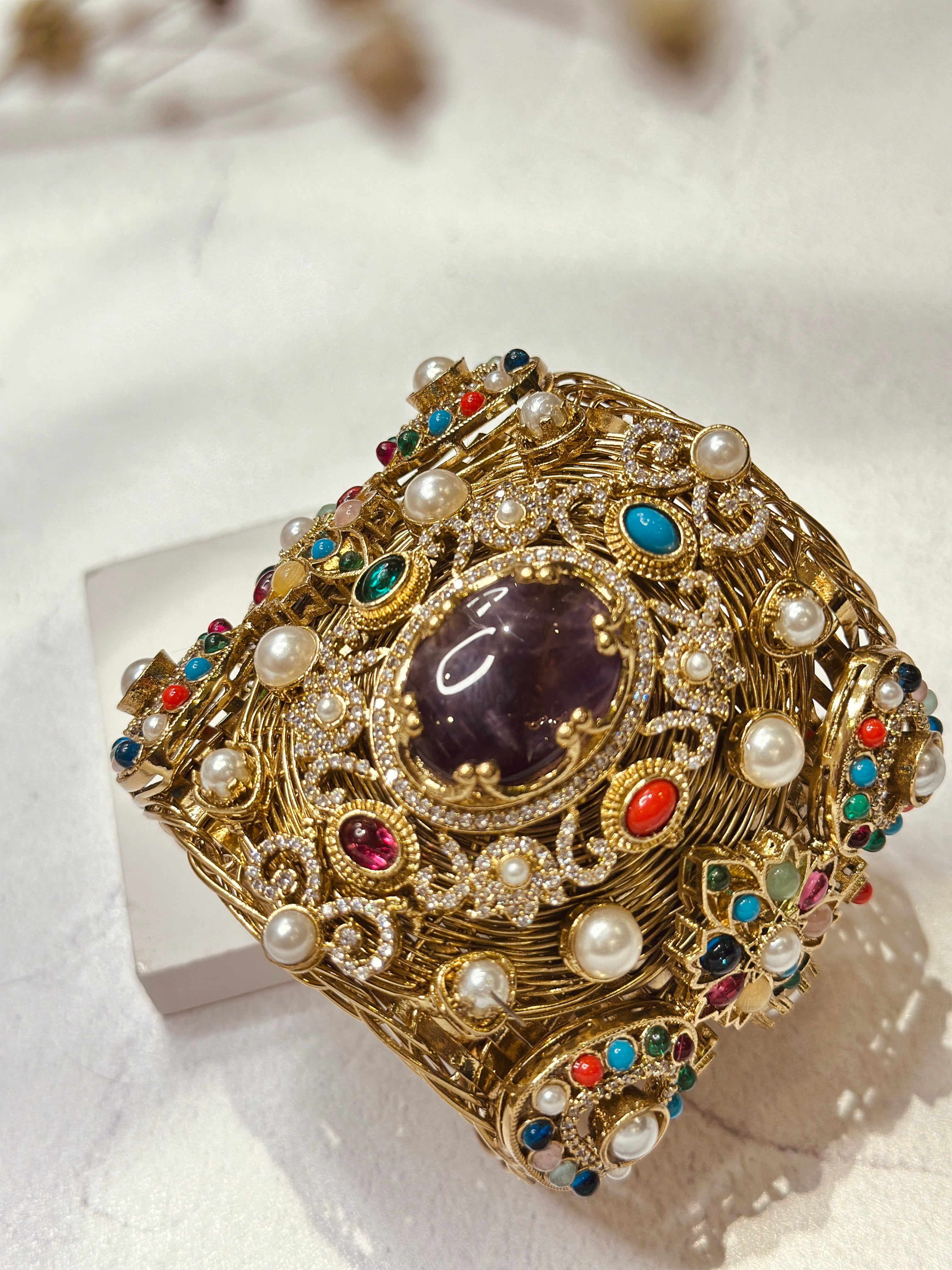 The Royal Hand Cuff