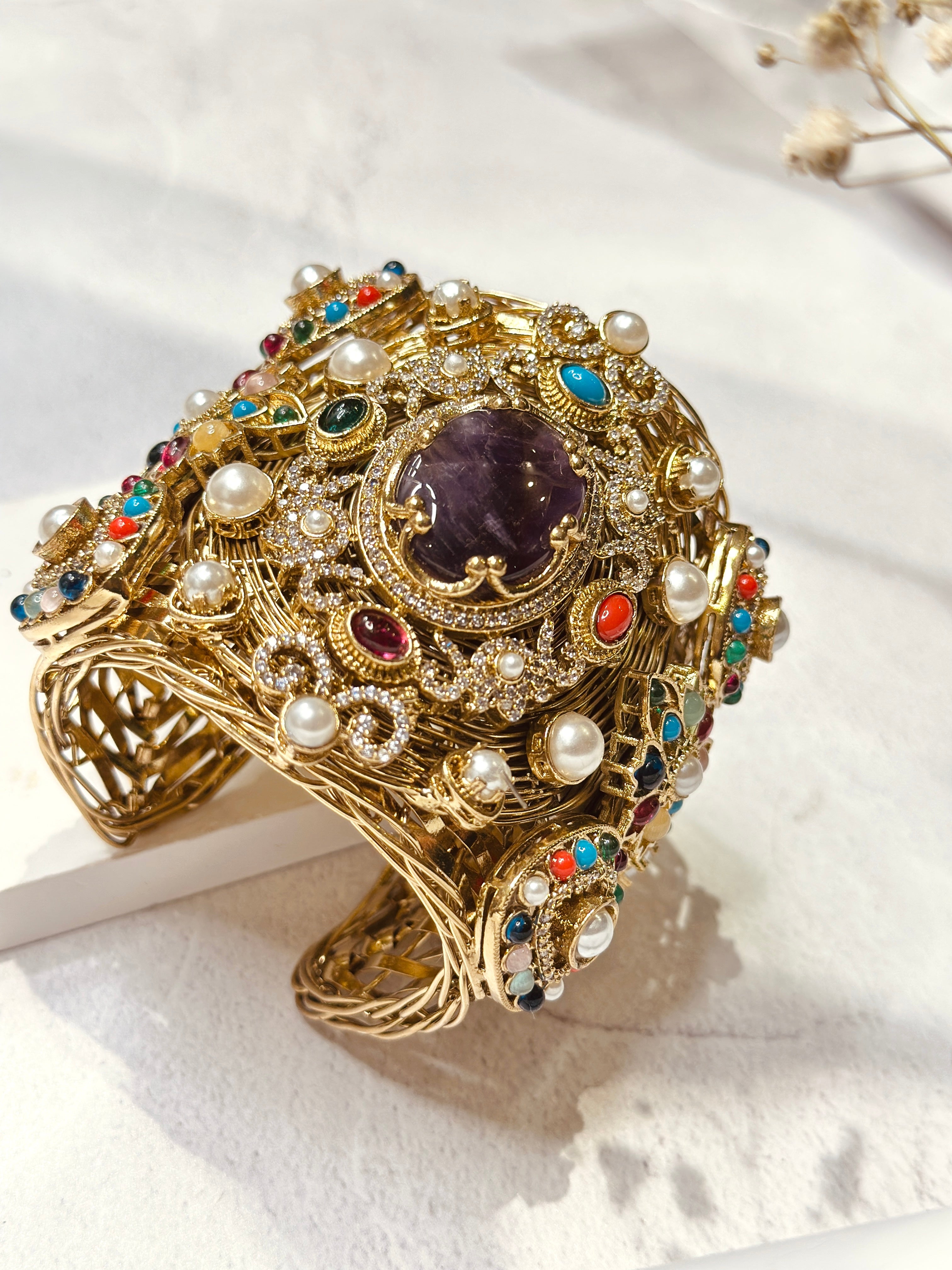 The Royal Hand Cuff