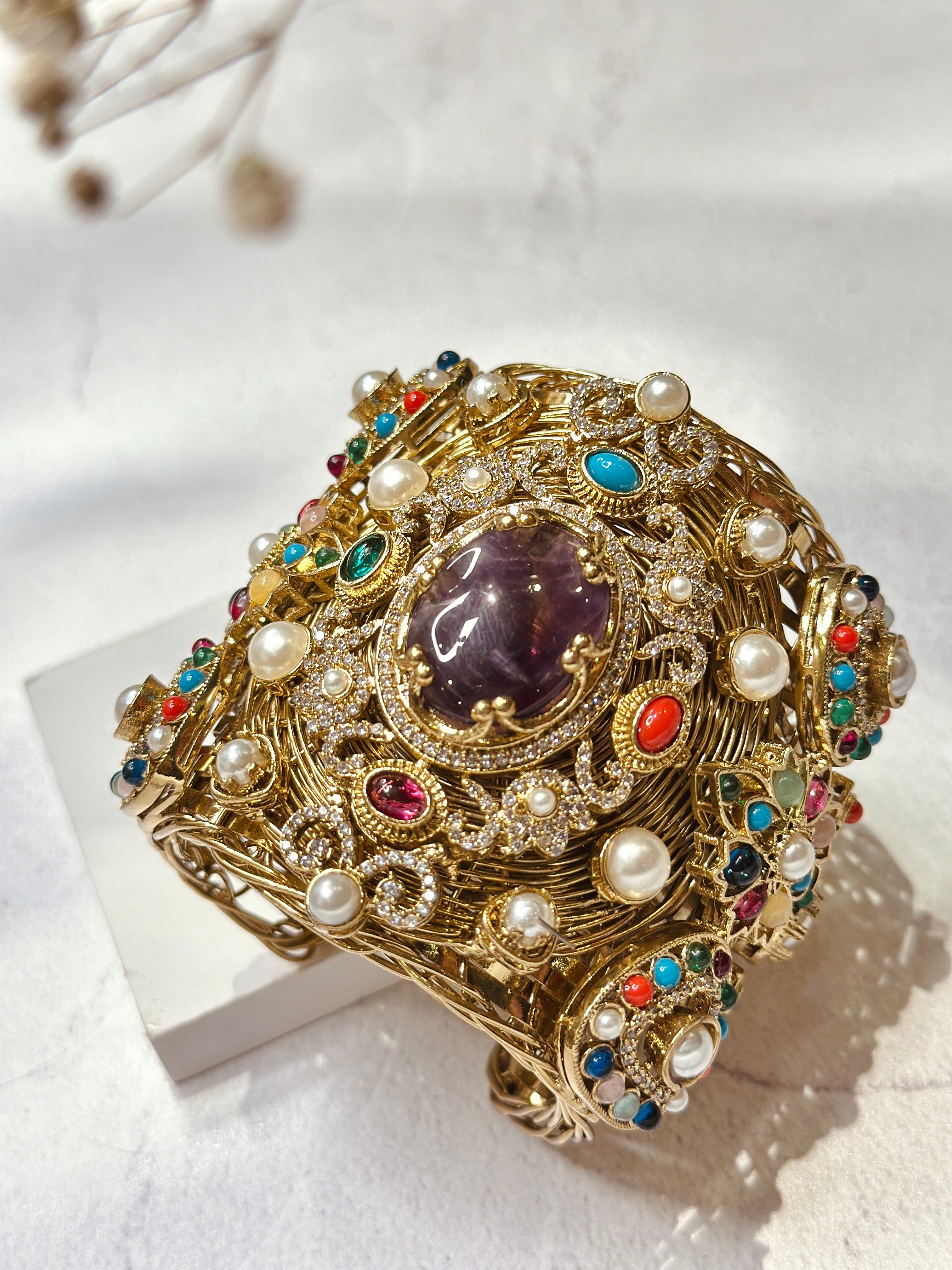 The Royal Hand Cuff
