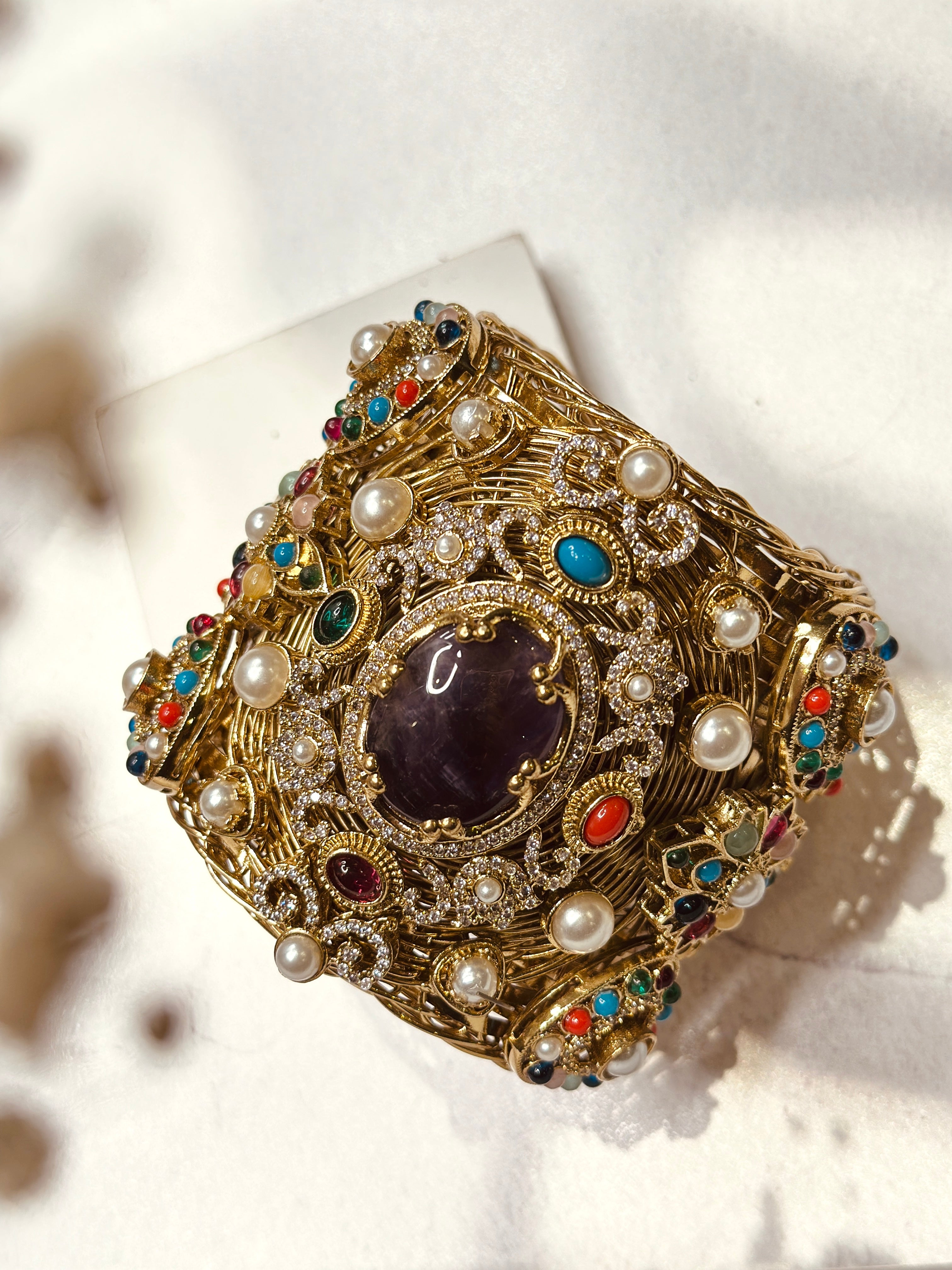 The Royal Hand Cuff