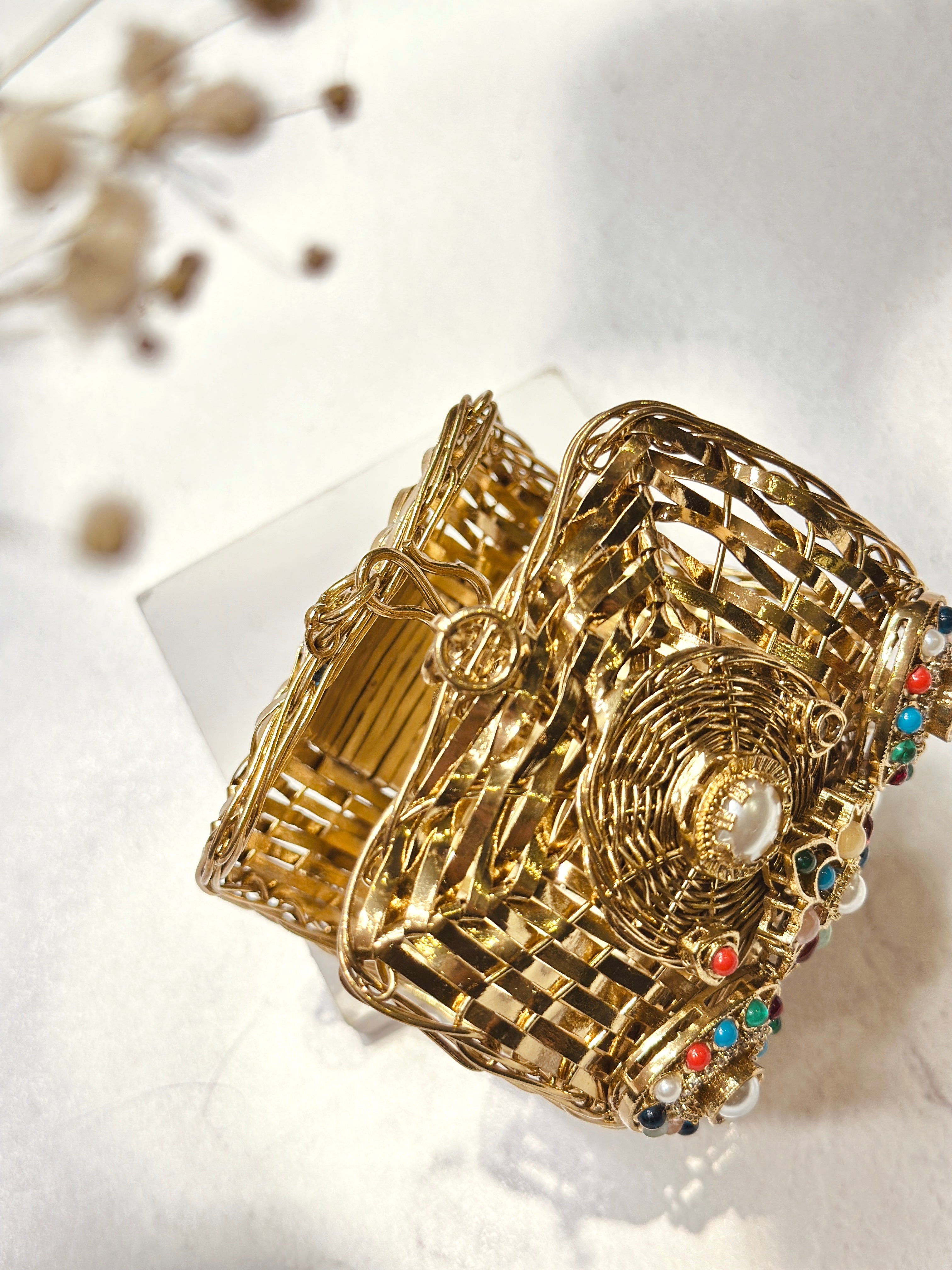 The Royal Hand Cuff