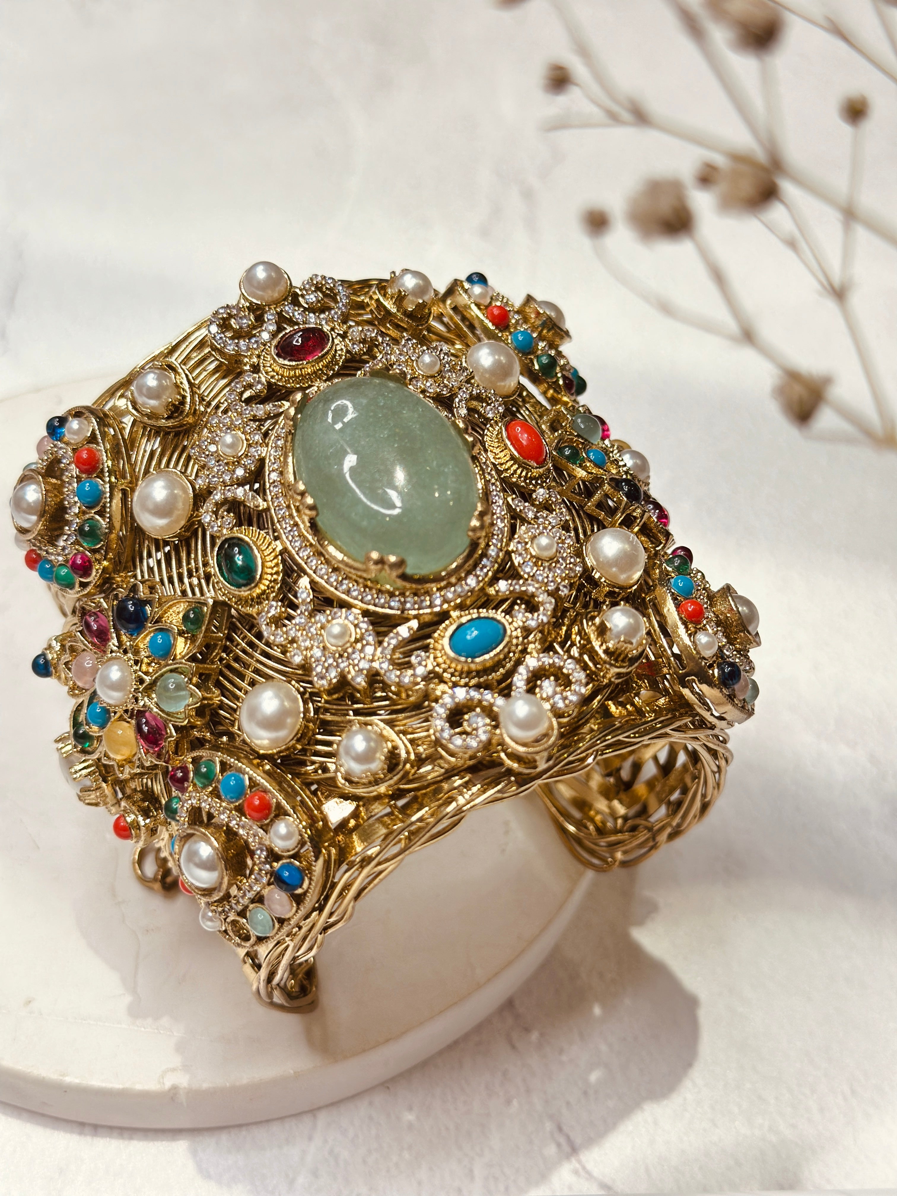 The Royal Hand Cuff