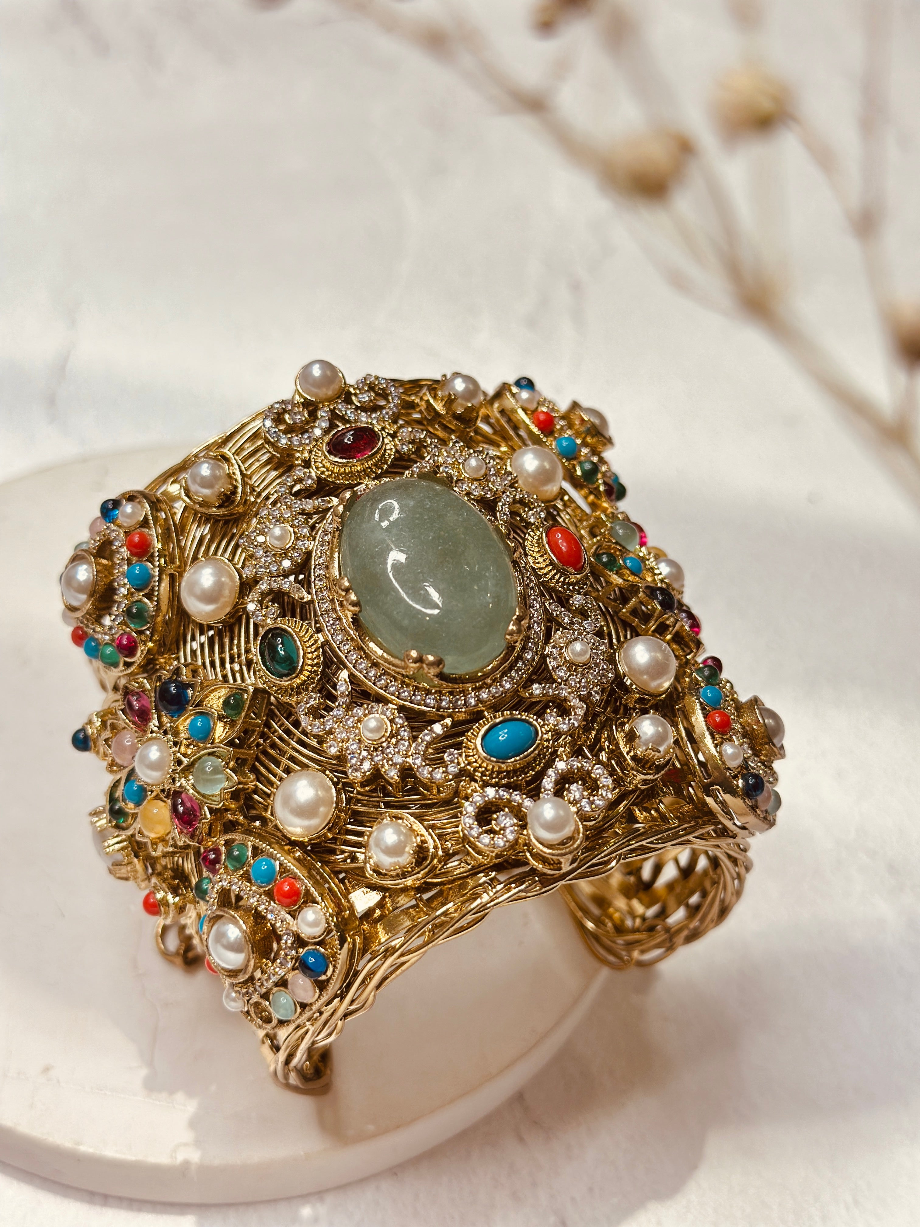 The Royal Hand Cuff