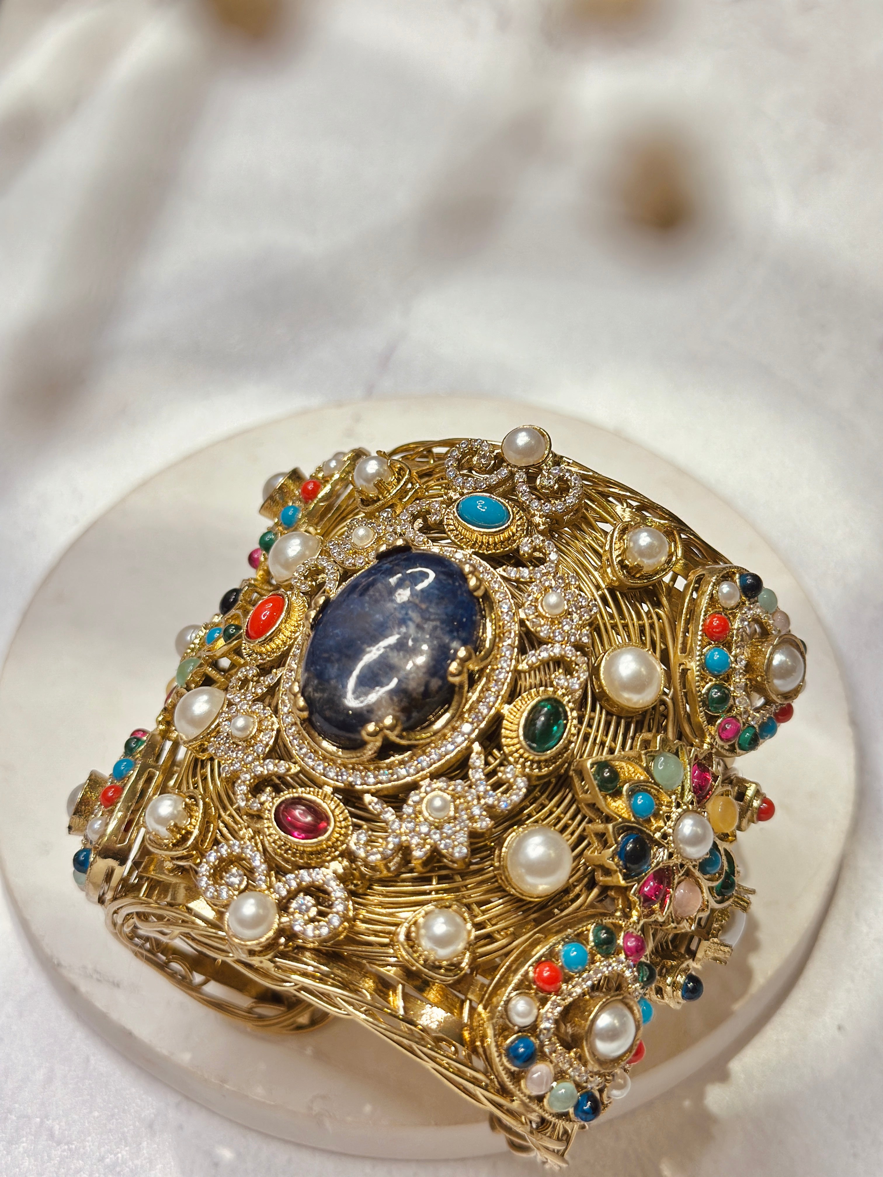 The Royal Hand Cuff