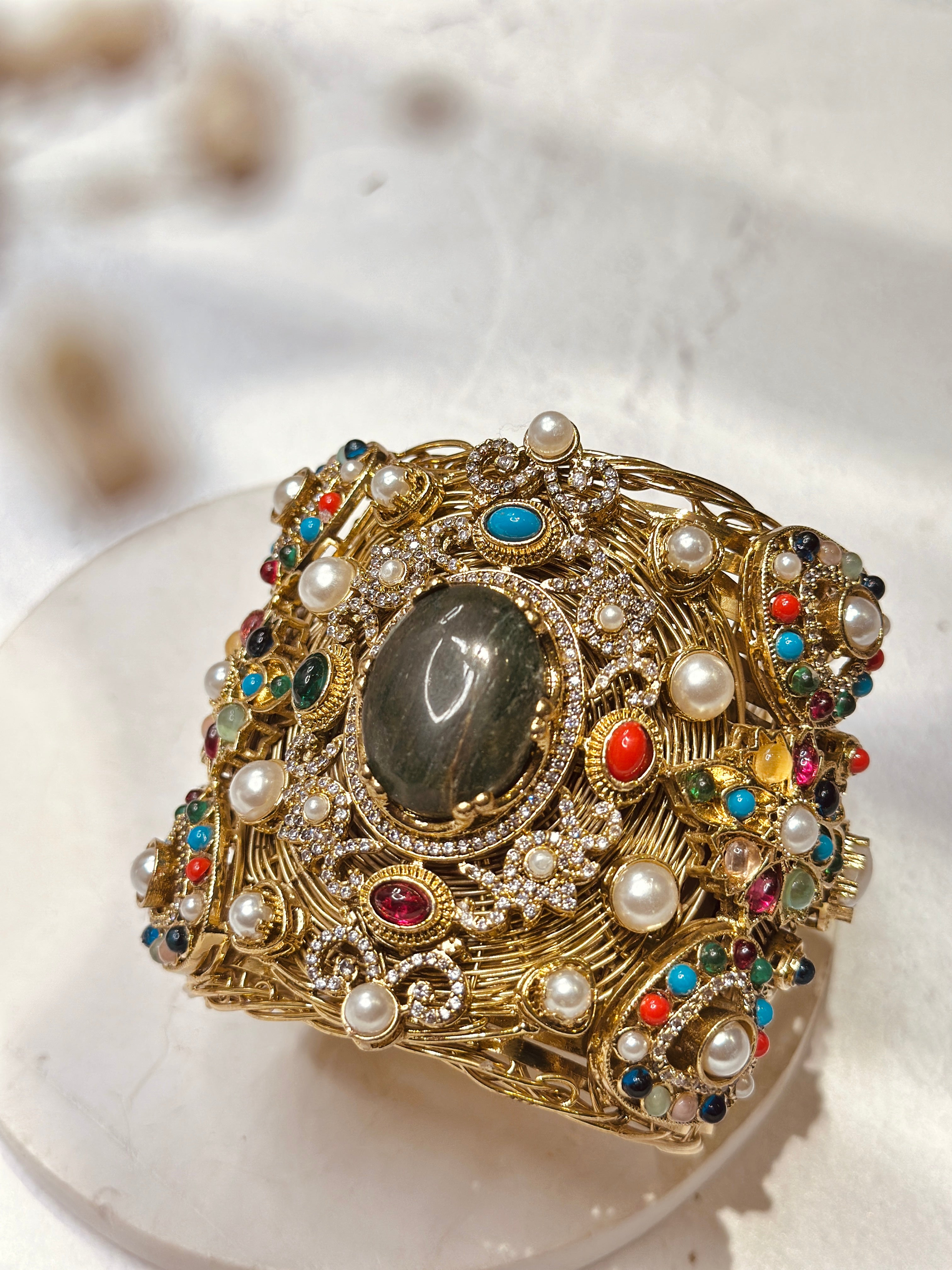 The Royal Hand Cuff