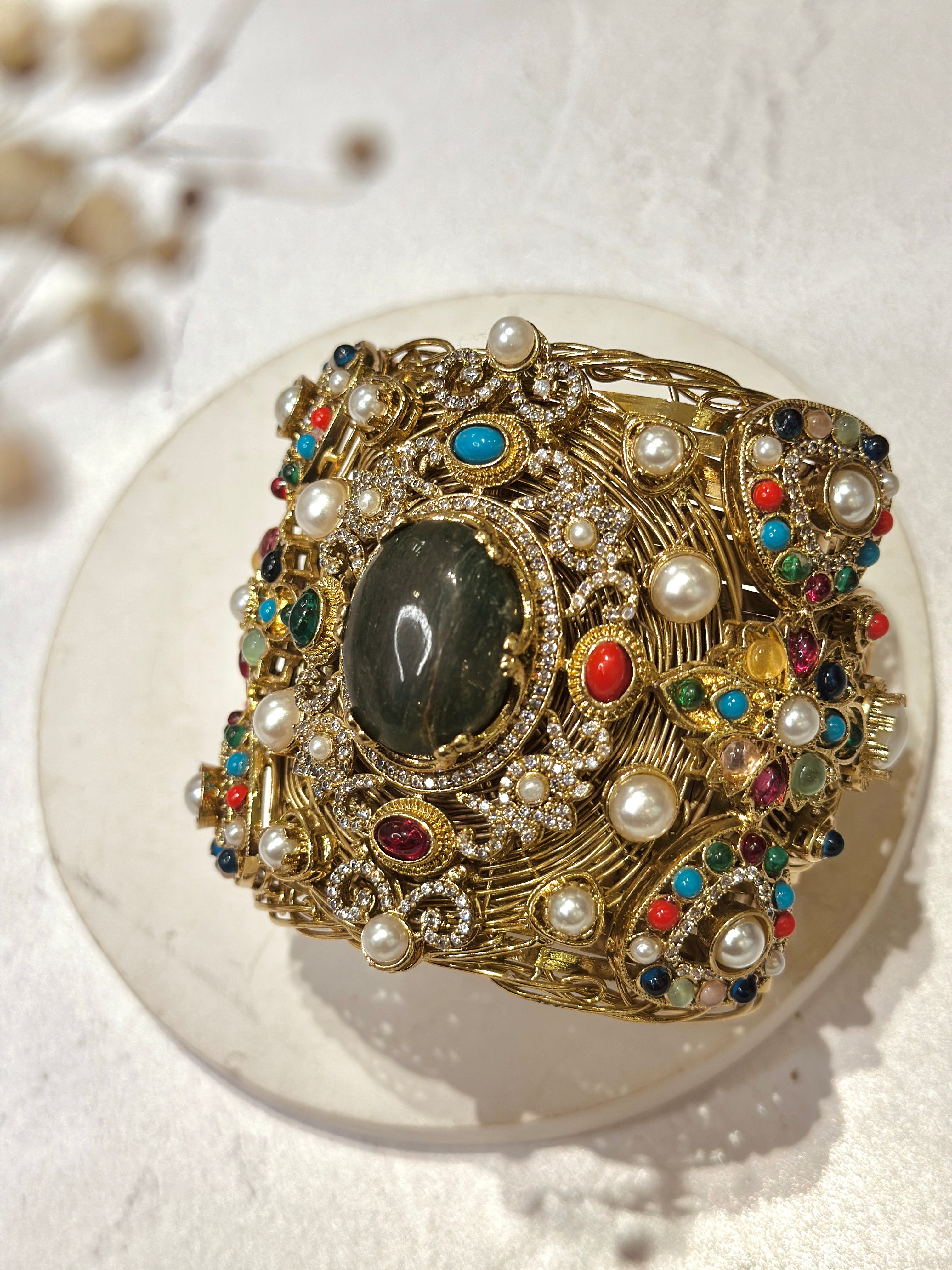 The Royal Hand Cuff