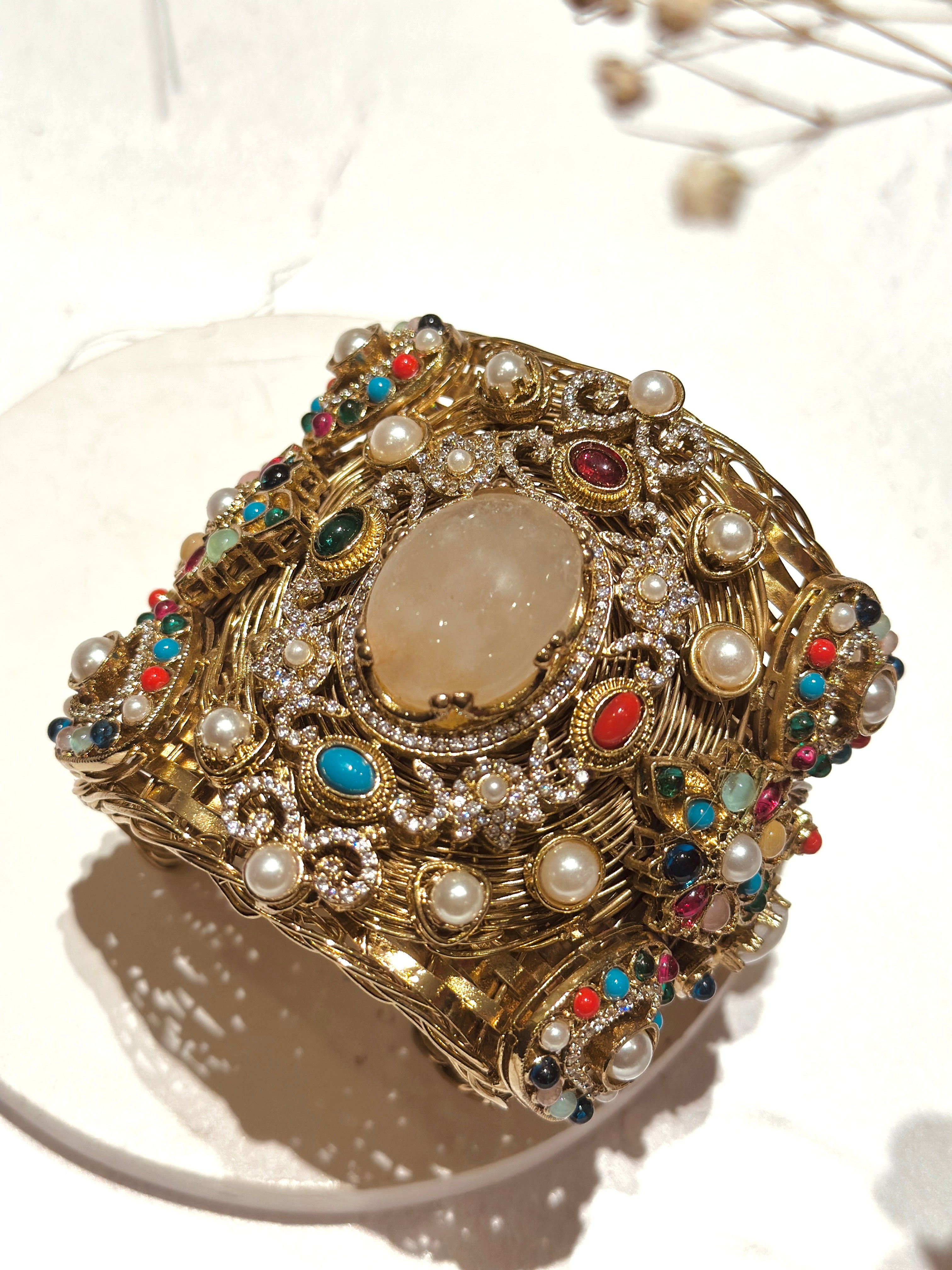 The Royal Hand Cuff