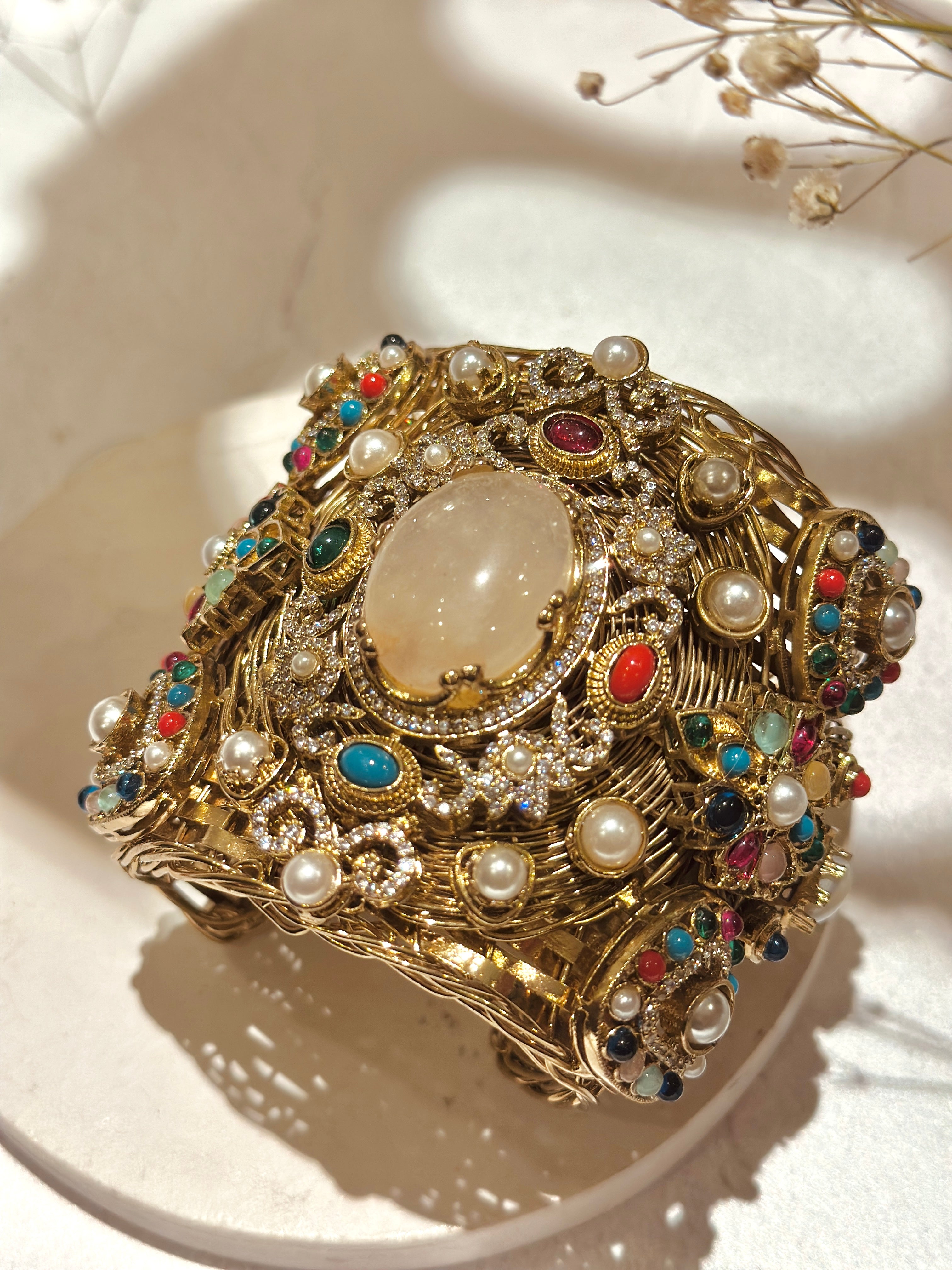 The Royal Hand Cuff