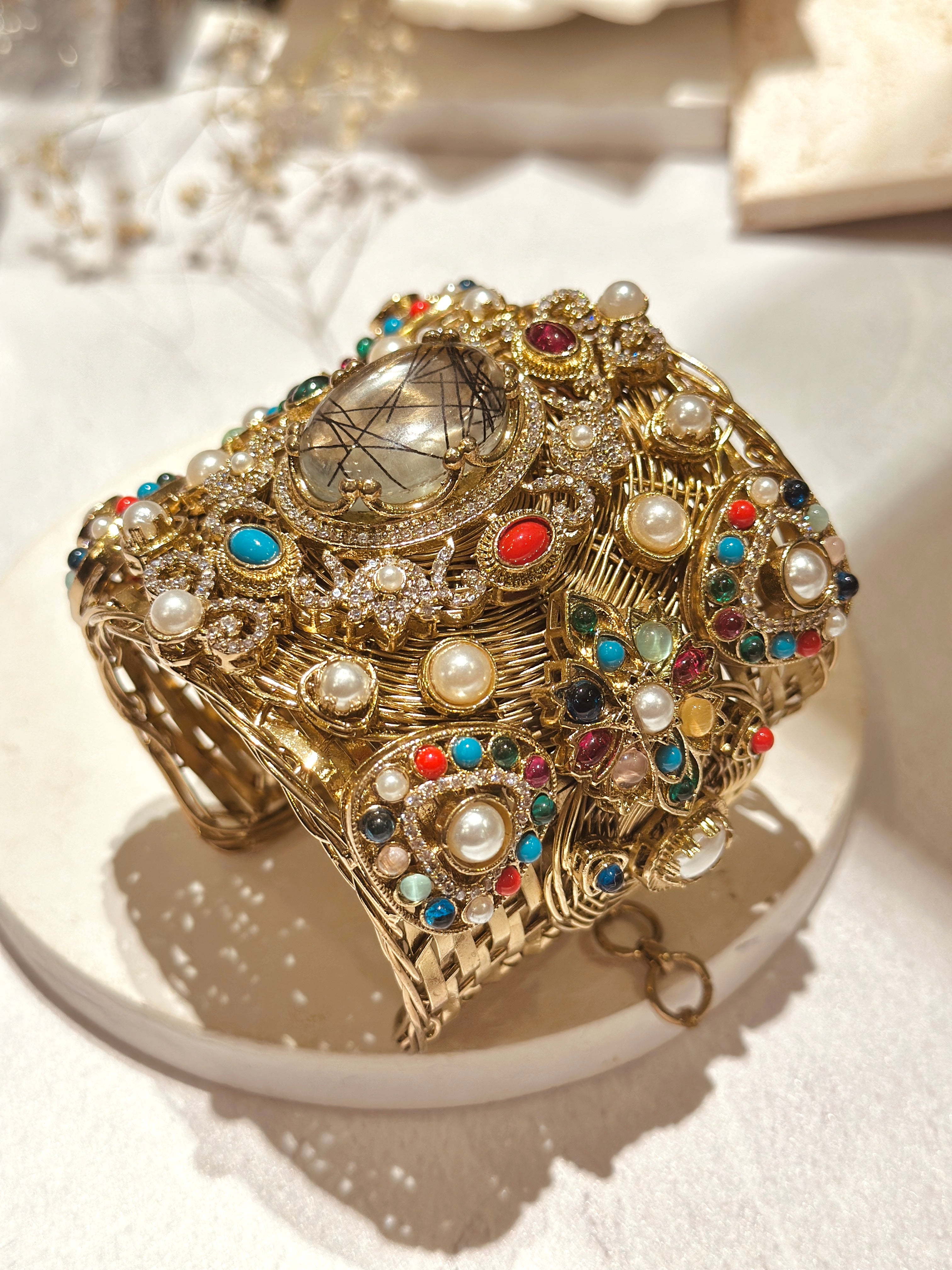 The Royal Hand Cuff