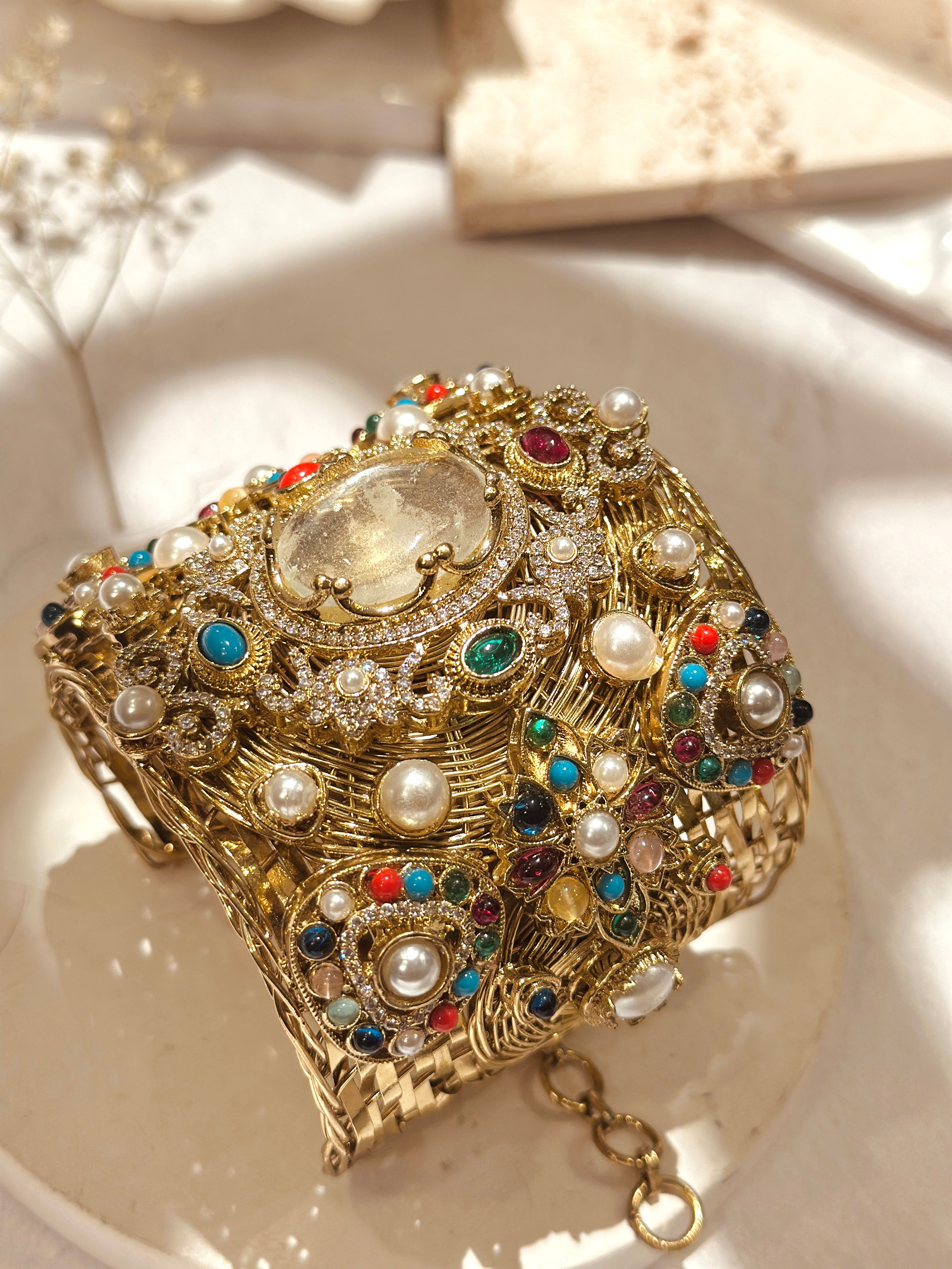 The Royal Hand Cuff