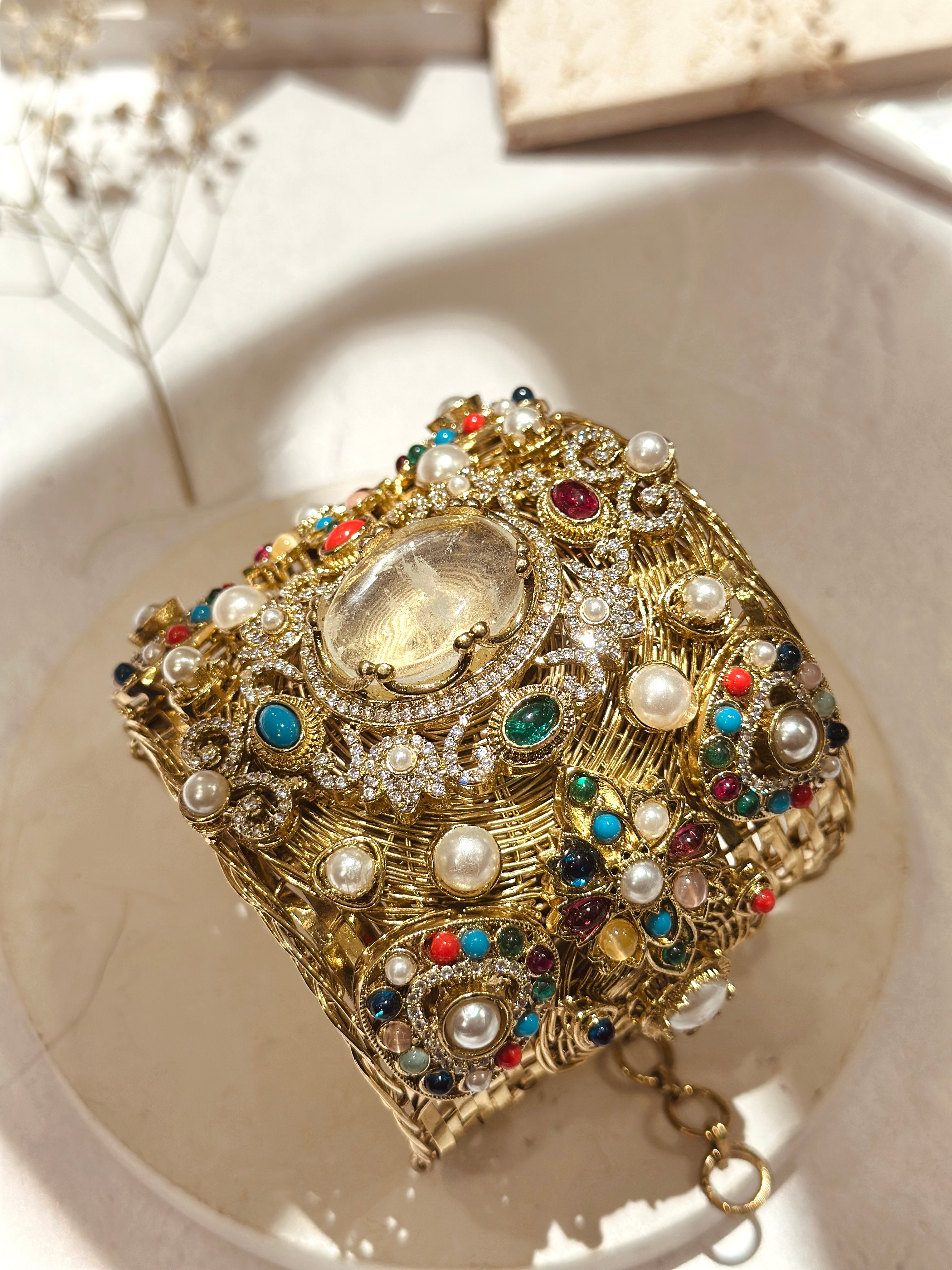 The Royal Hand Cuff
