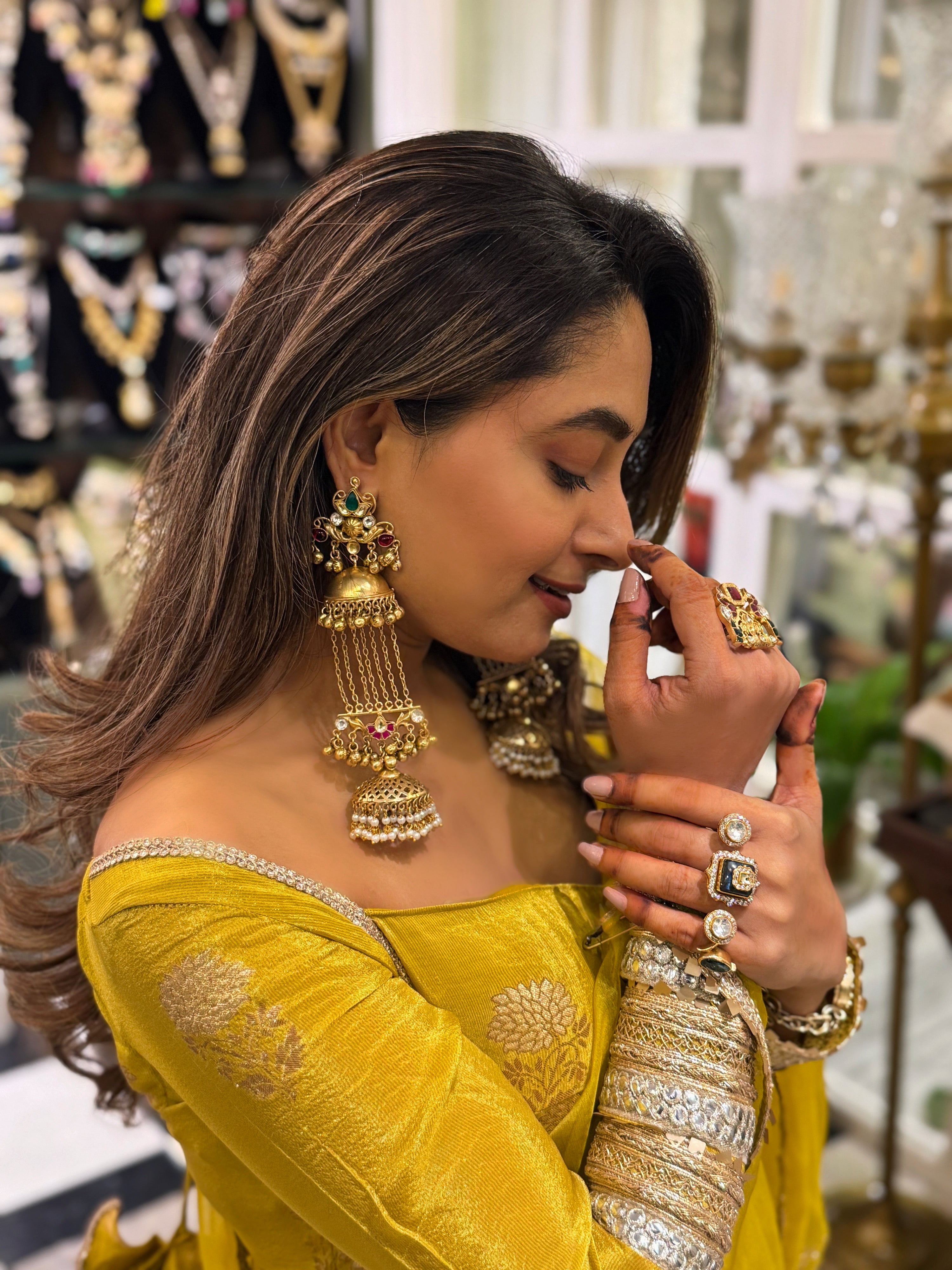 Nargis Jhumki