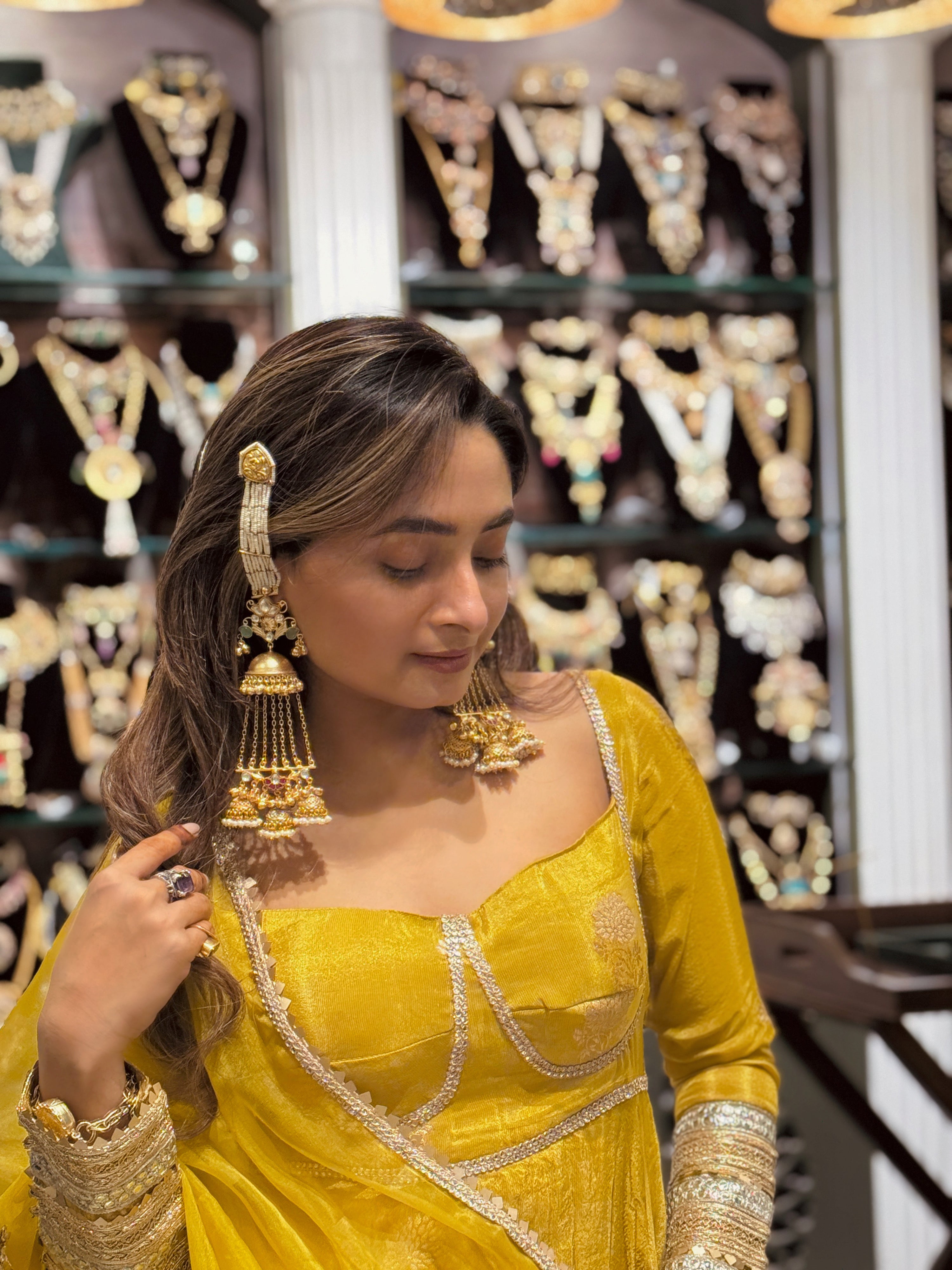 Nargis Jhumki