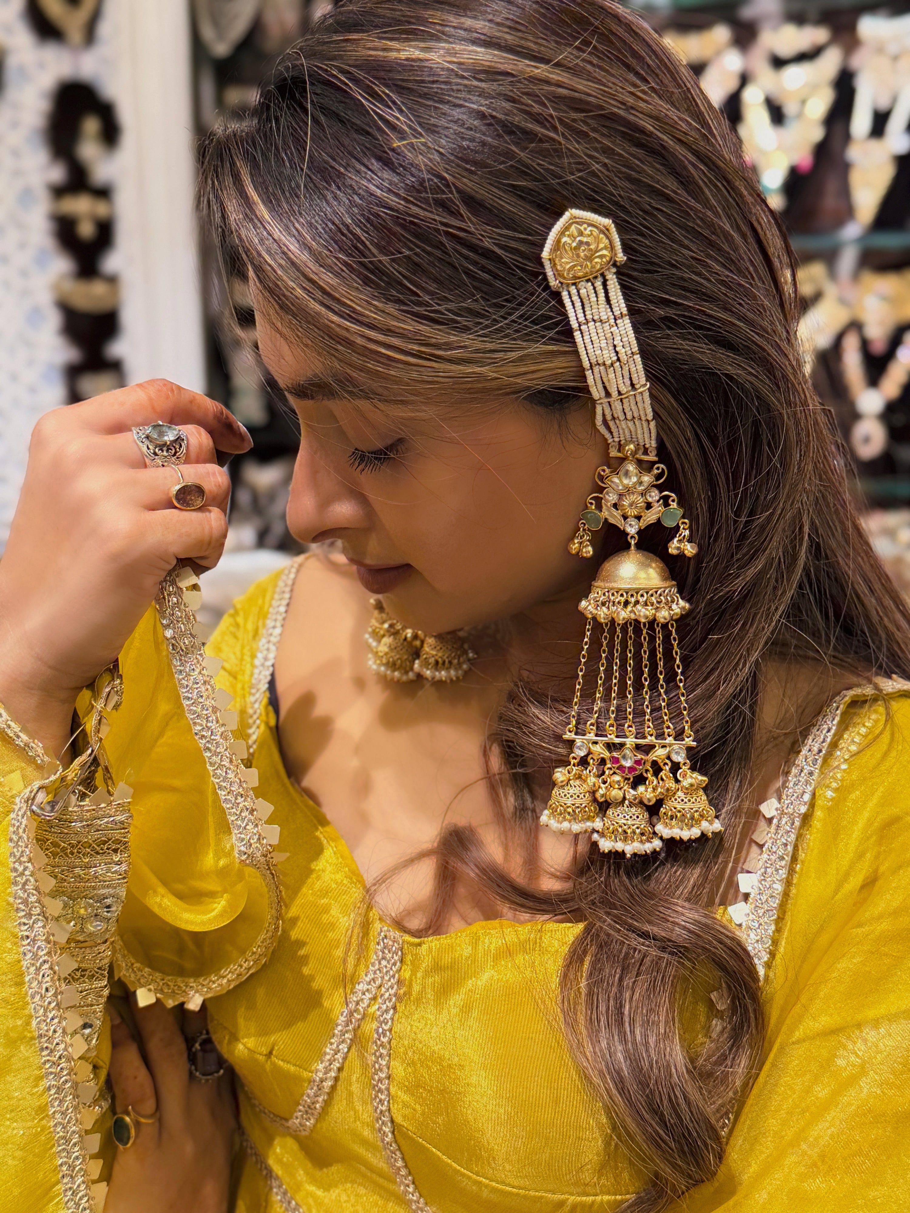 Nargis Jhumki