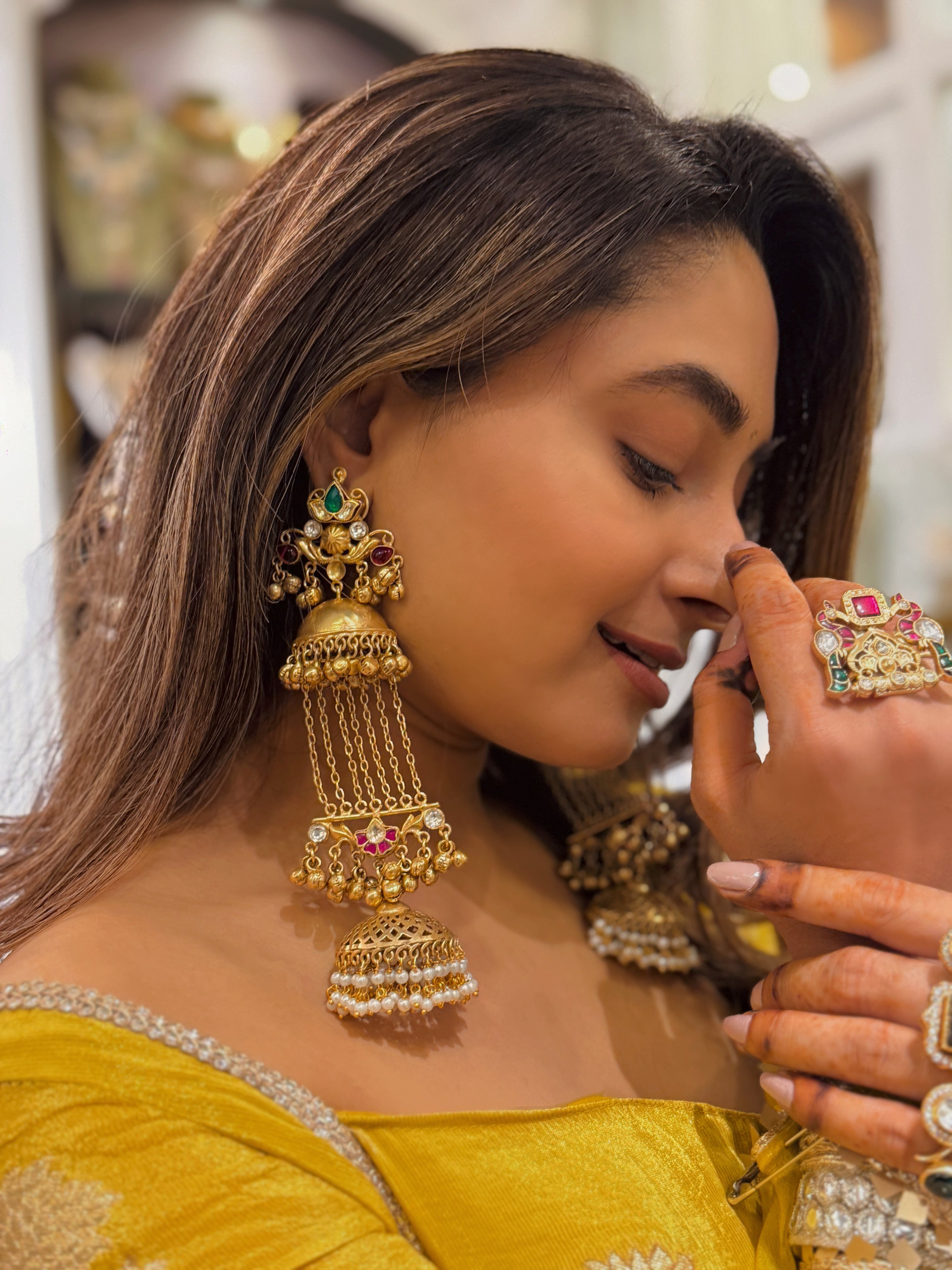 Nargis Jhumki